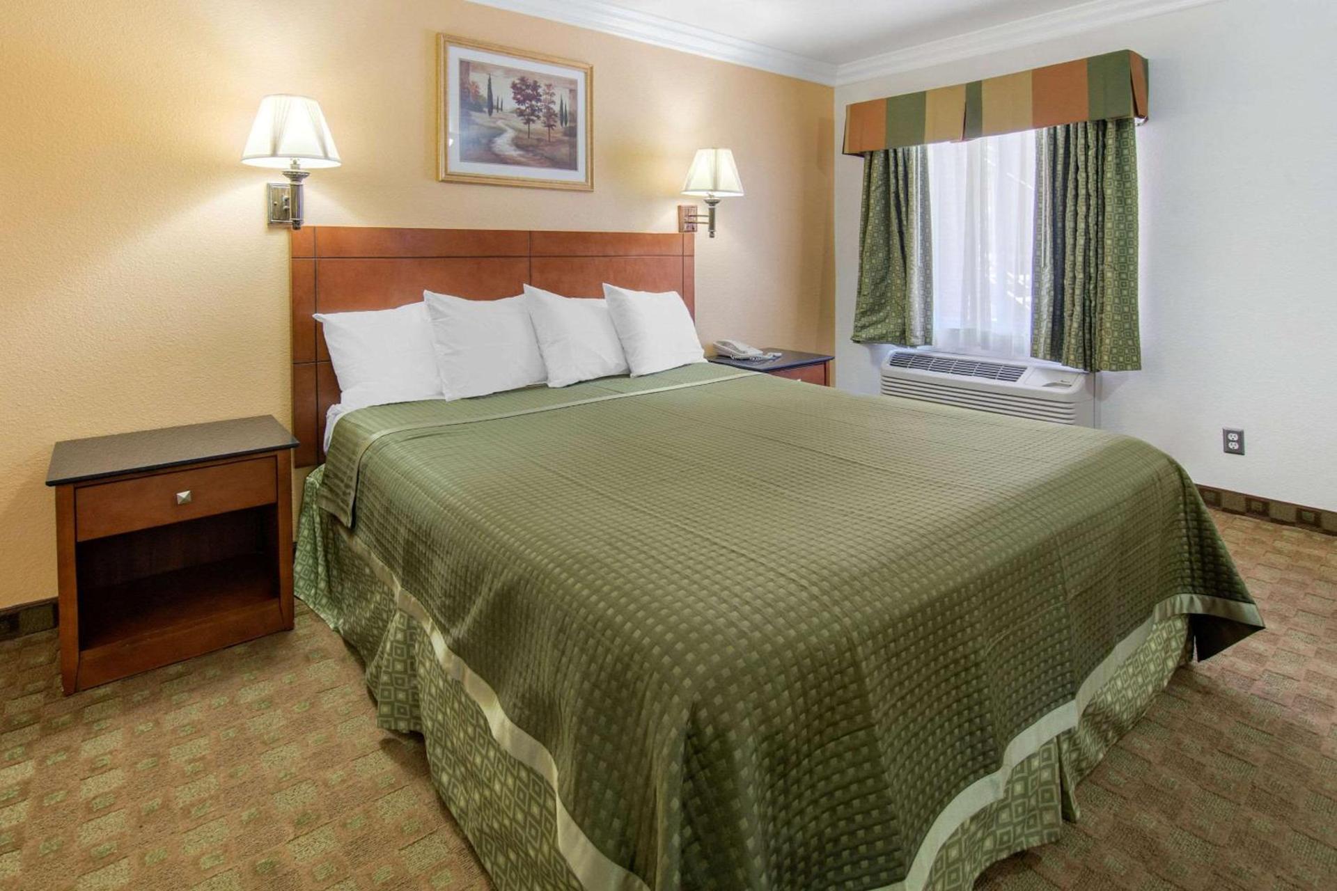Rodeway Inn Adelanto US 395 photo 7