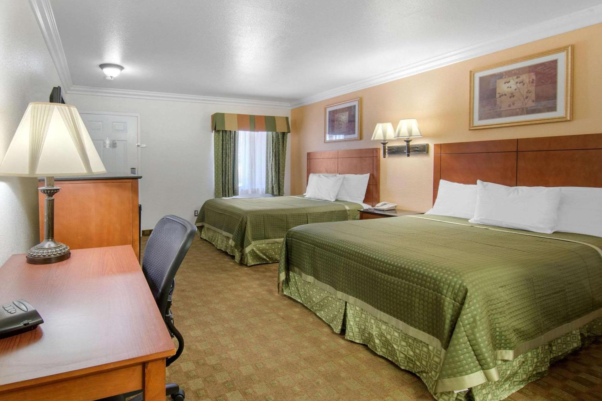 Rodeway Inn Adelanto US 395 photo 16
