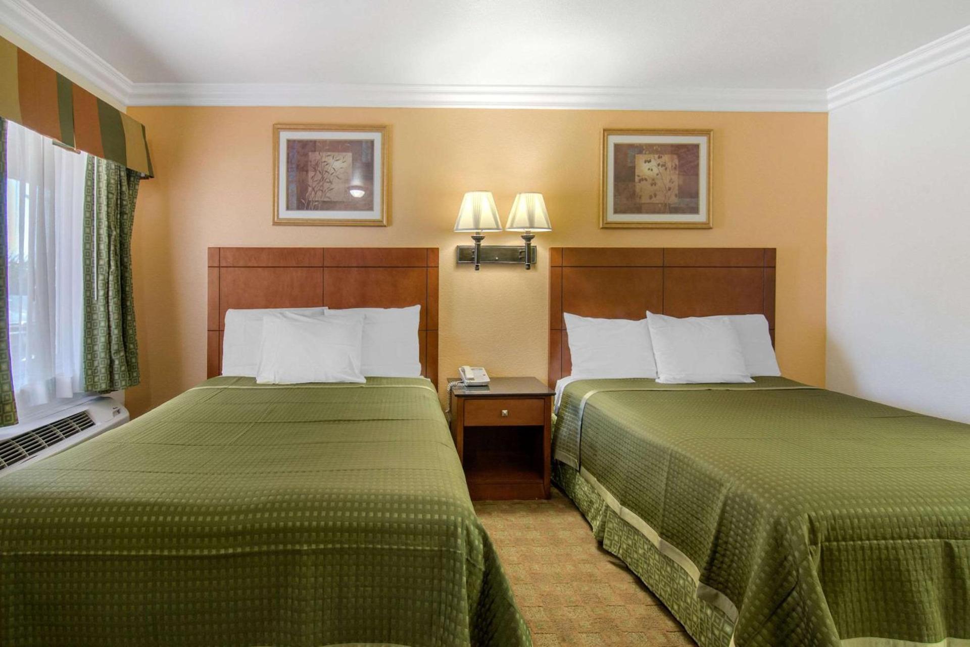 Rodeway Inn Adelanto US 395 photo 15