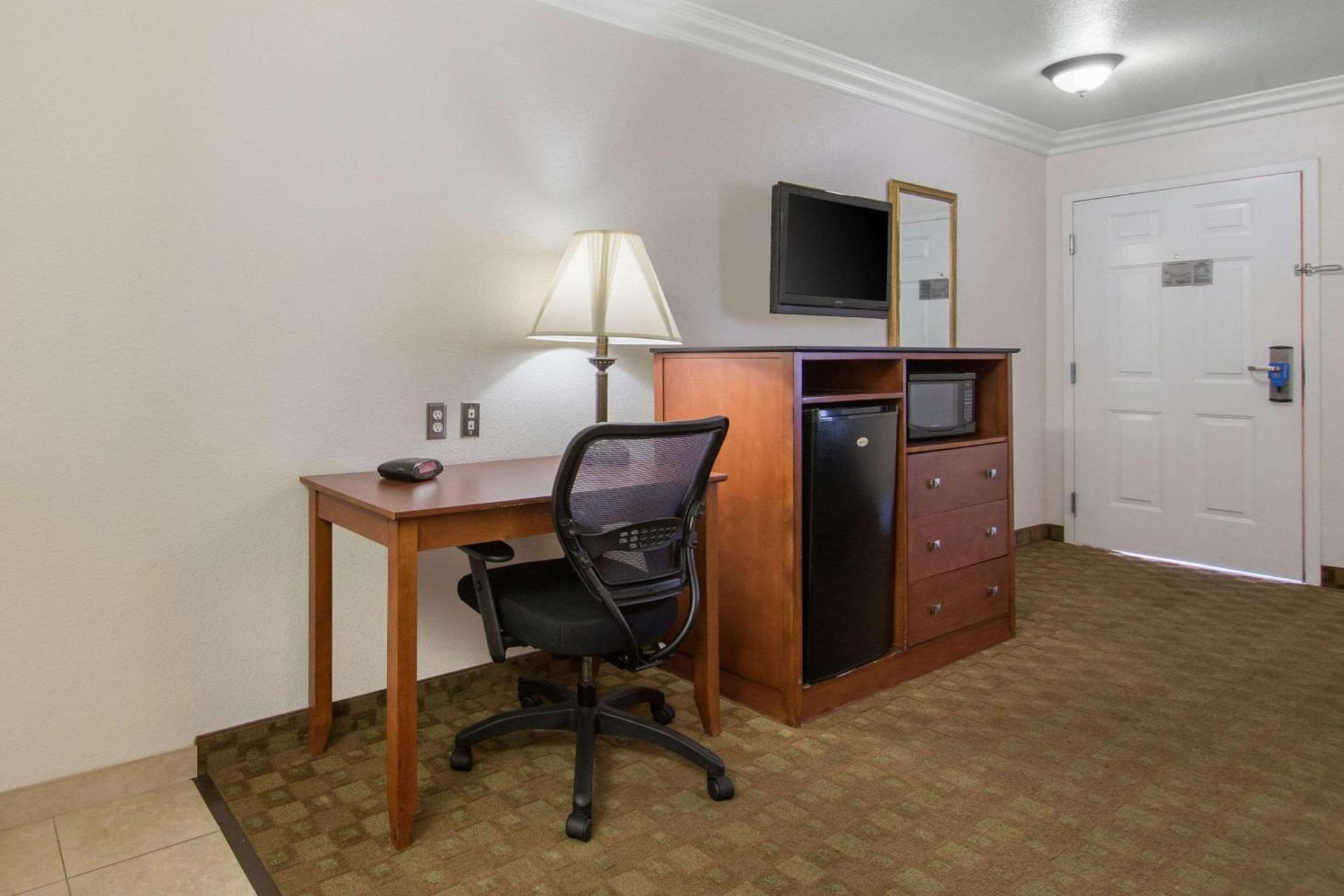 Rodeway Inn Adelanto US 395 photo 13