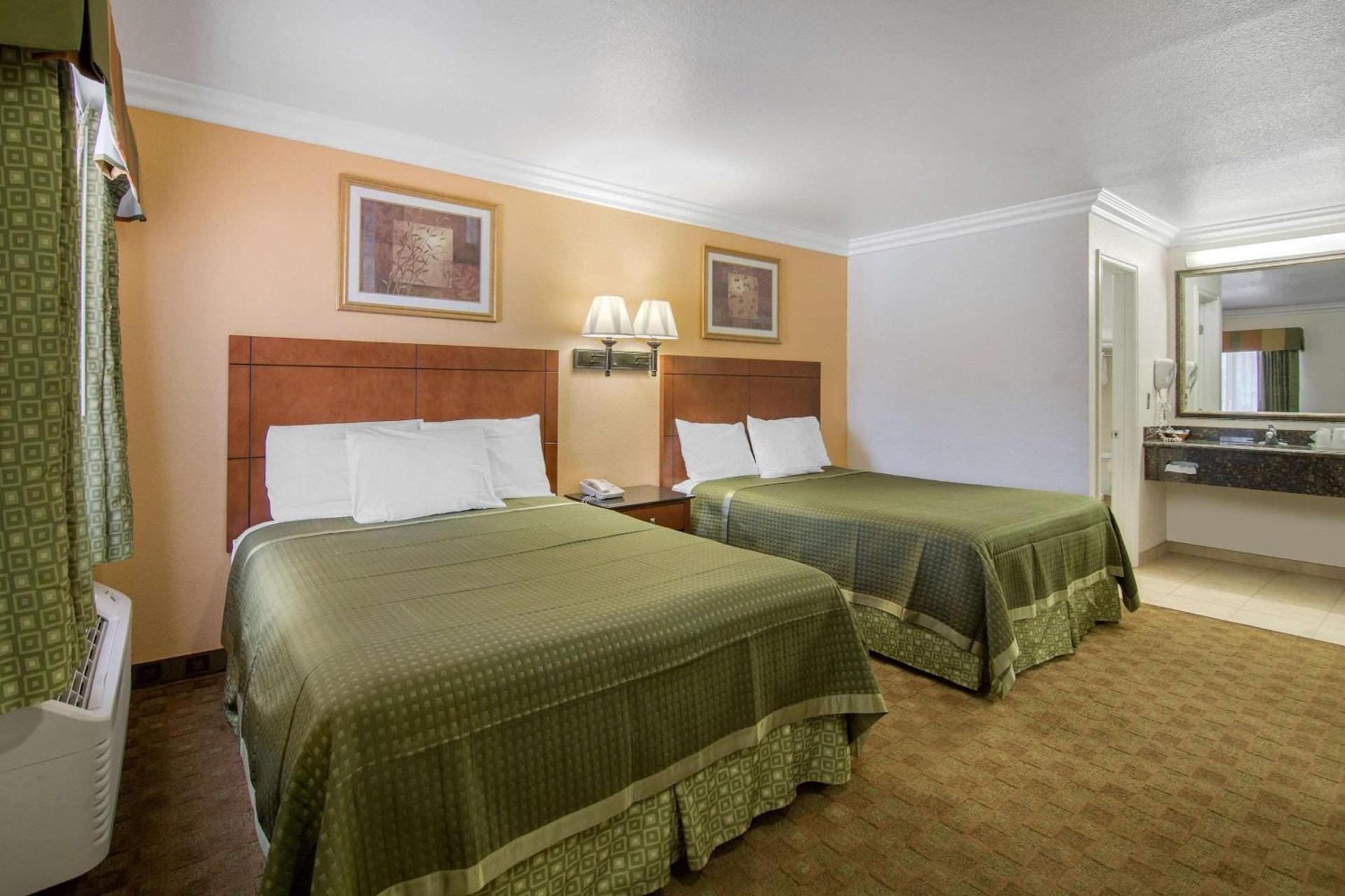 Rodeway Inn Adelanto US 395 photo 11