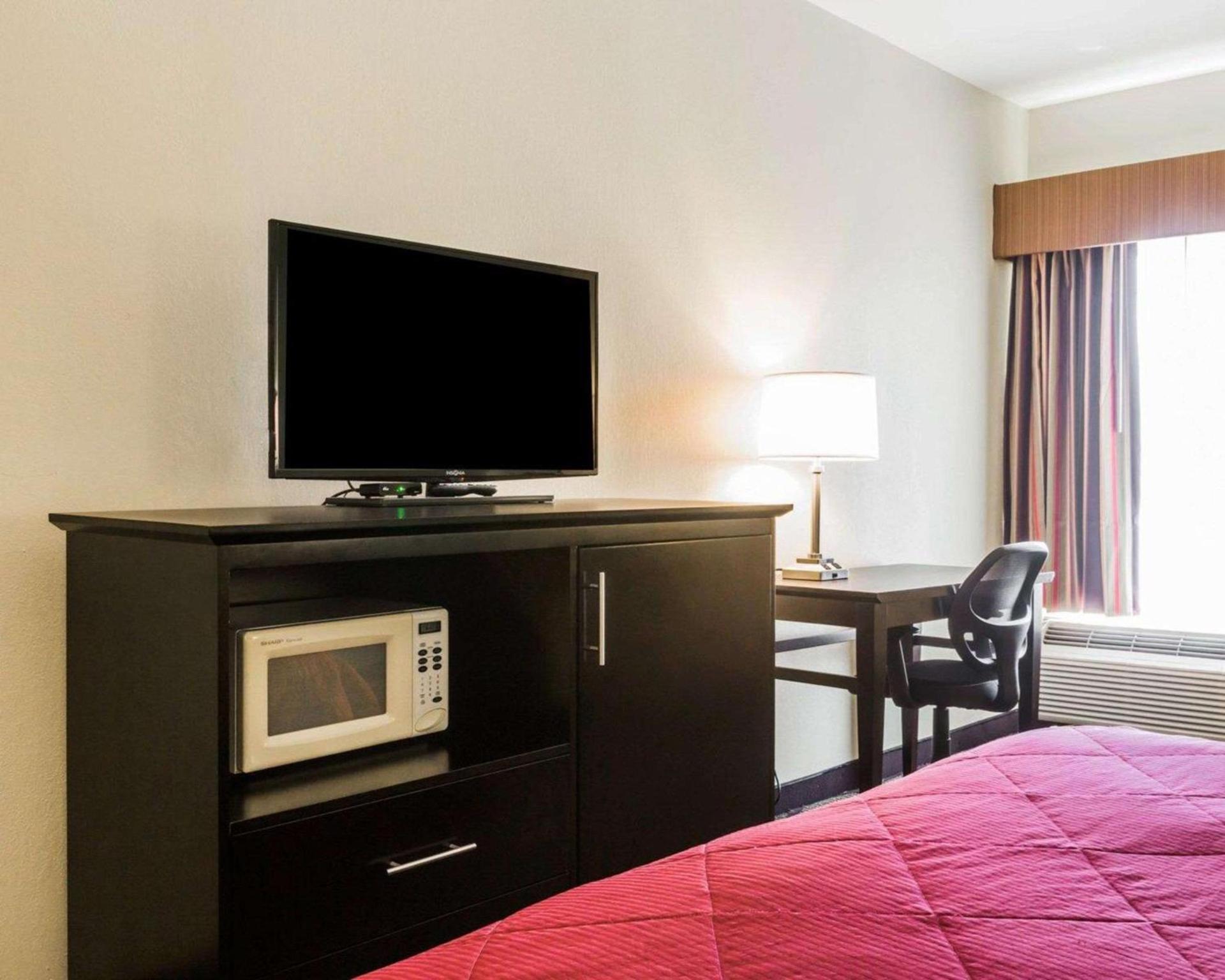 Quality Inn & Suites North Montgomery photo 3