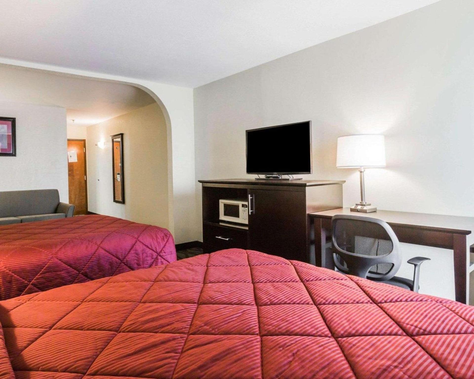 Quality Inn & Suites North Montgomery photo 12