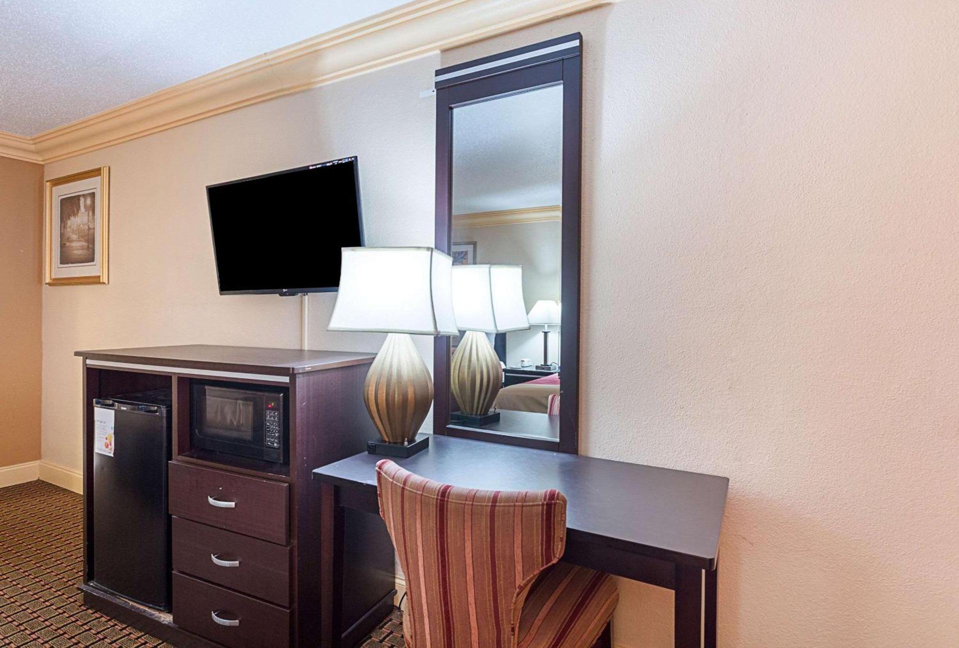 Parkway Inn of Birmingham photo 18
