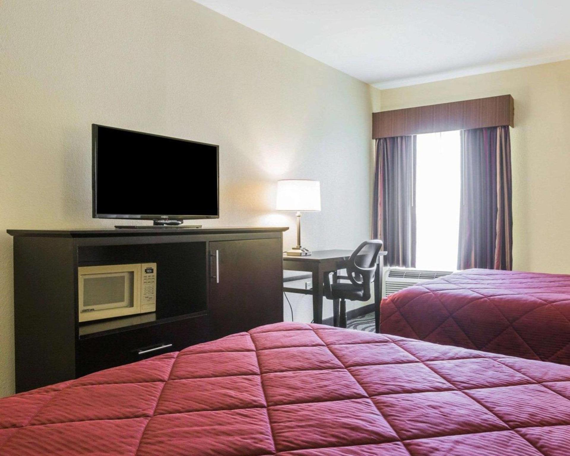 Quality Inn & Suites North Montgomery photo 16