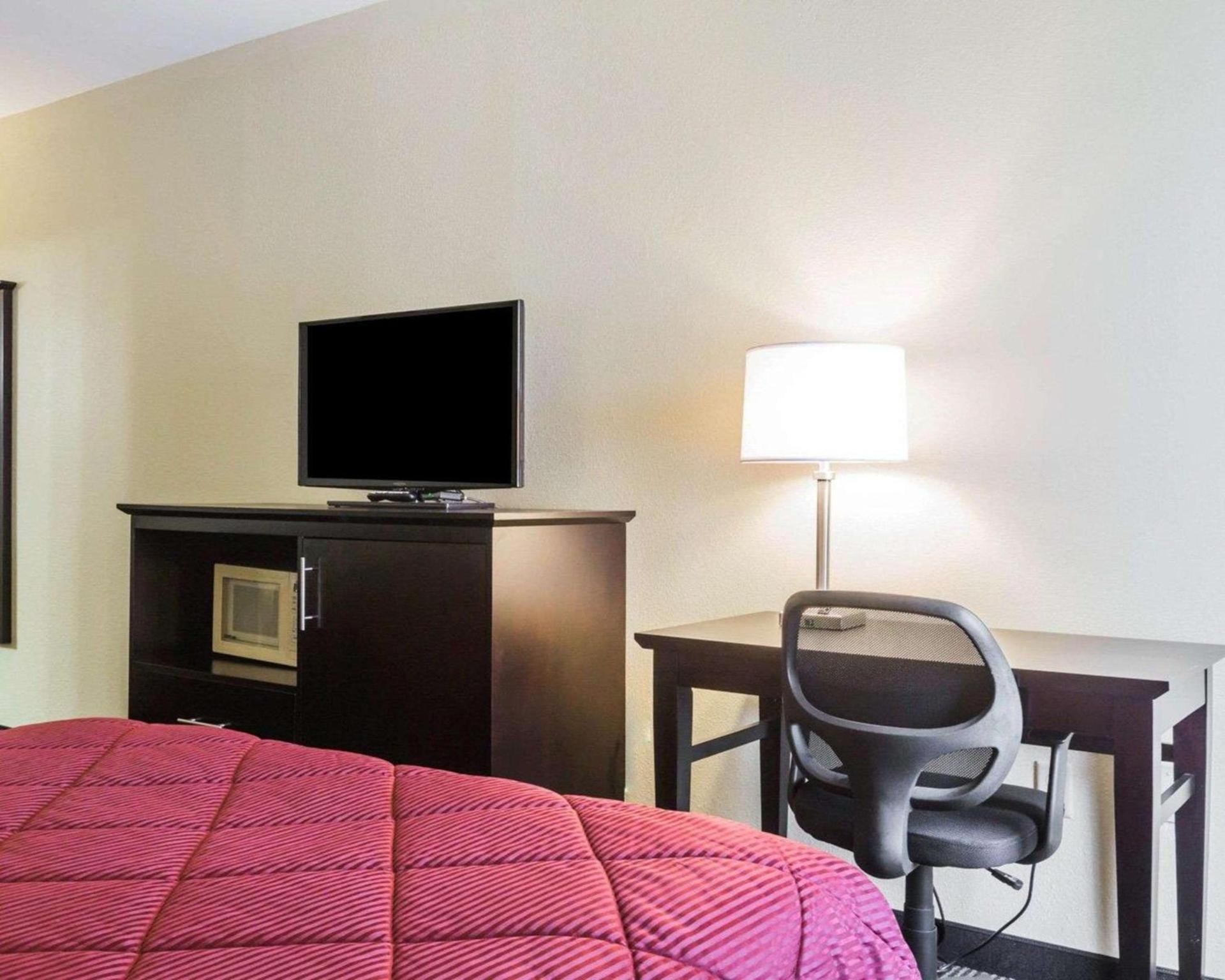 Quality Inn & Suites North Montgomery photo 18