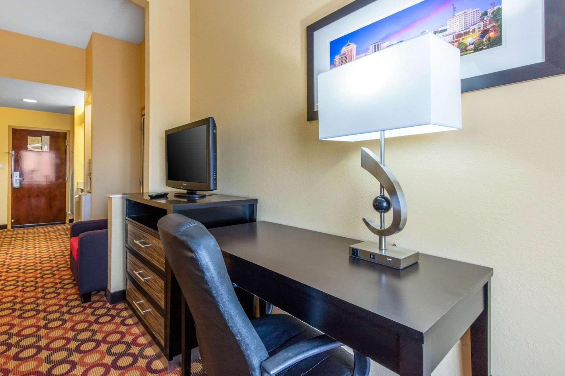 Quality Inn & Suites Montgomery East Carmichael Rd photo 8