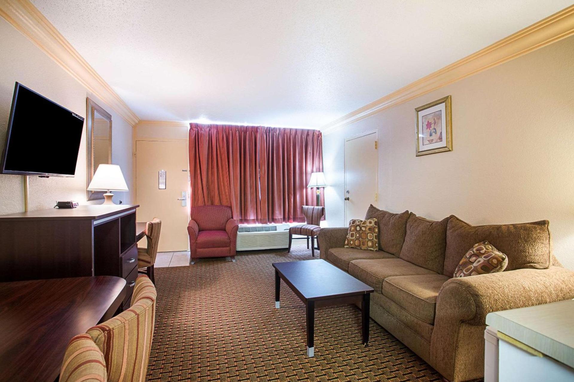 Parkway Inn of Birmingham photo 14