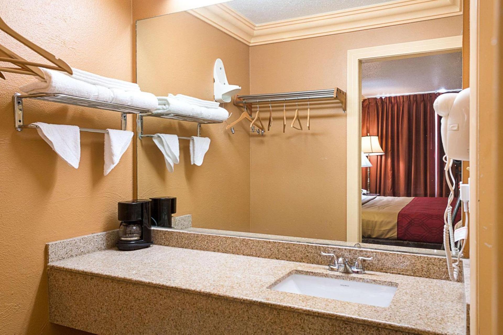 Parkway Inn of Birmingham photo 13