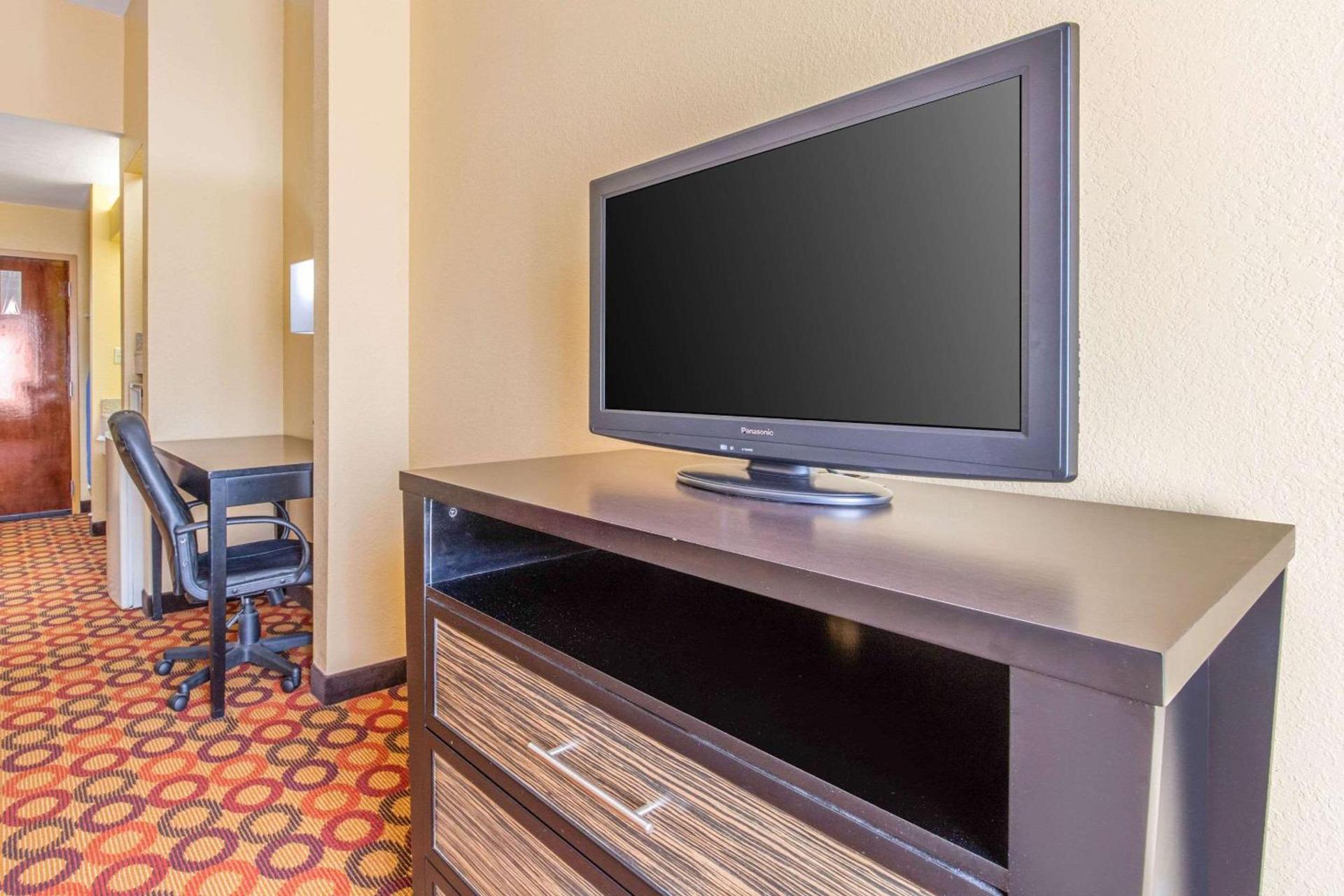 Quality Inn & Suites Montgomery East Carmichael Rd photo 6