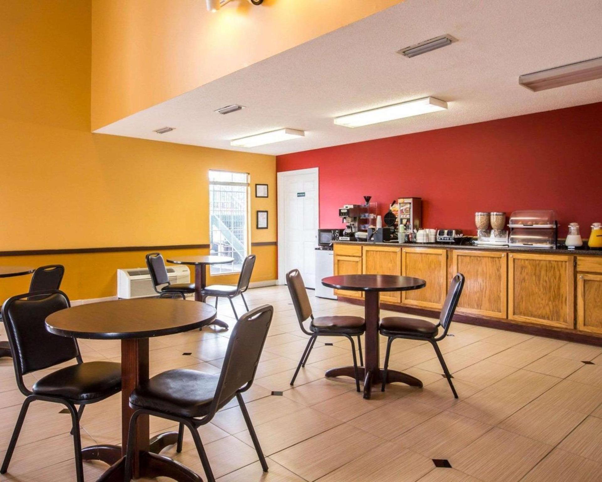 Econo Lodge Eufaula South photo 23