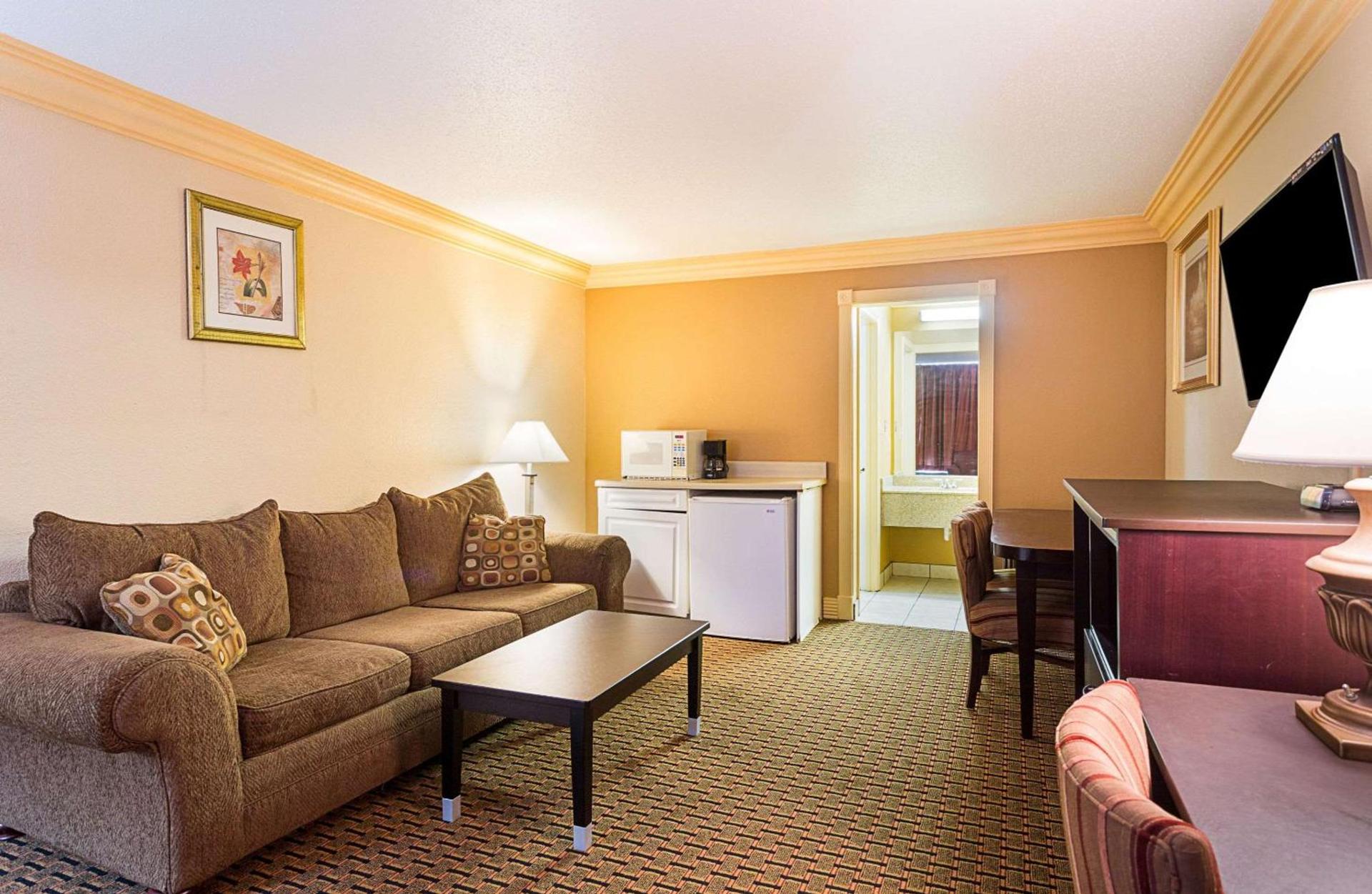 Parkway Inn of Birmingham photo 8