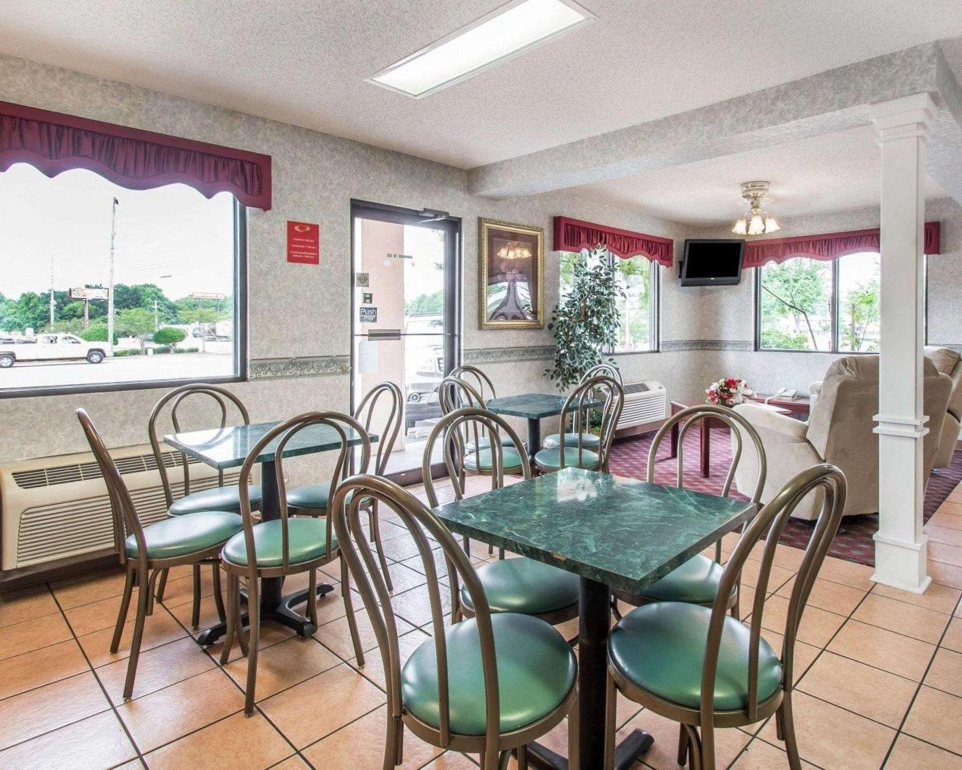 Econo Lodge Dothan West photo 2