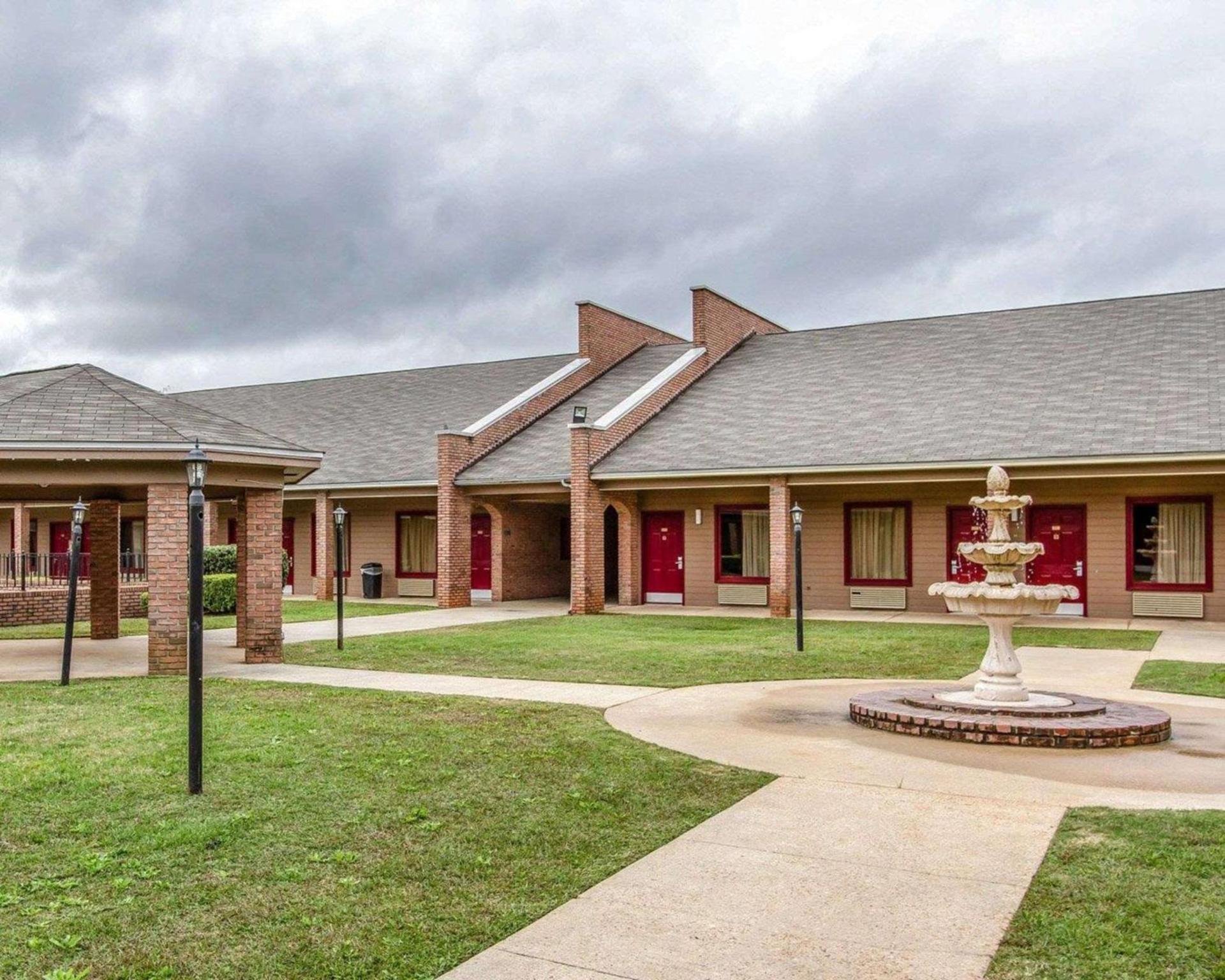 Econo Lodge Inn & Suites Enterprise photo 4