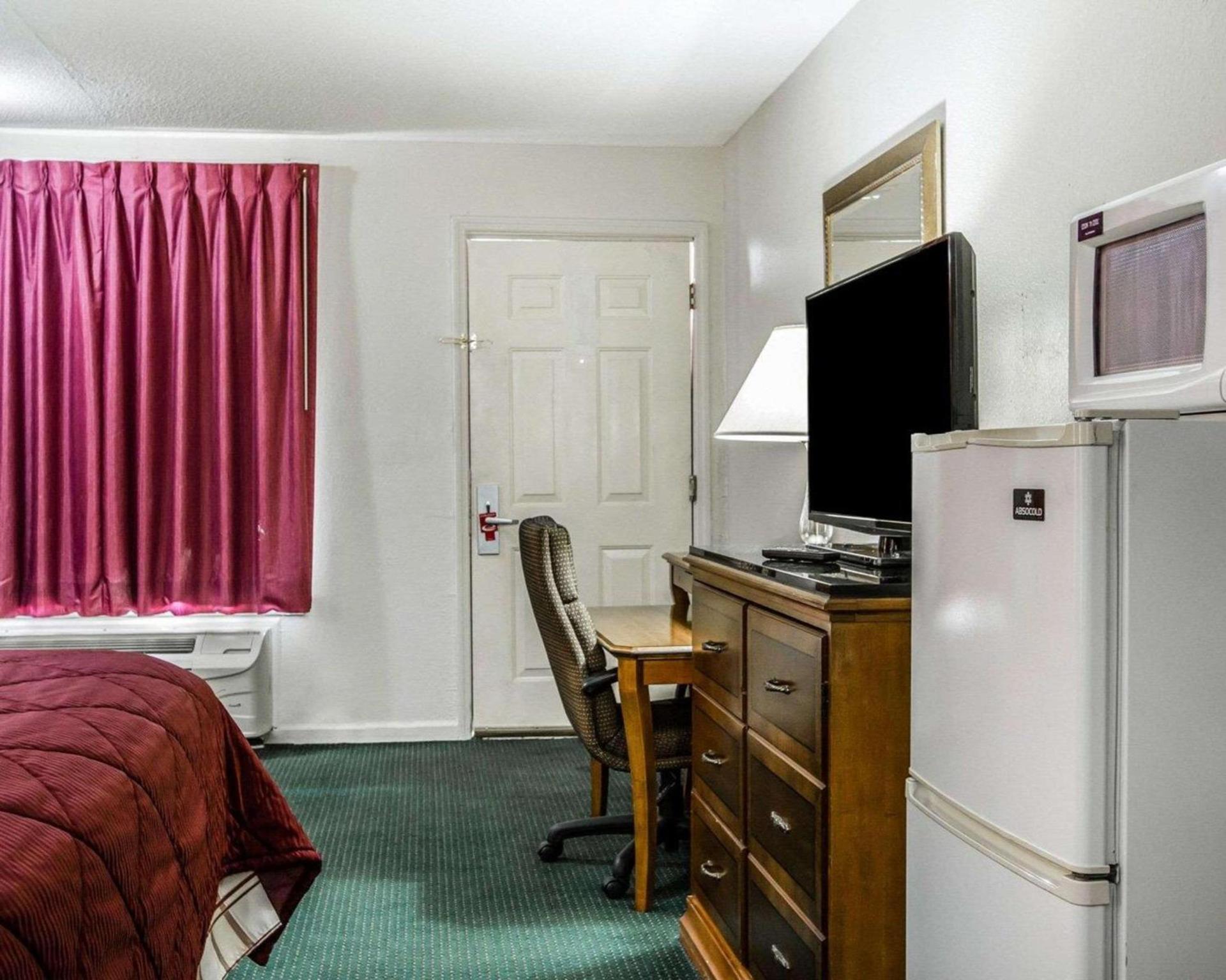 Econo Lodge Inn & Suites Enterprise photo 12