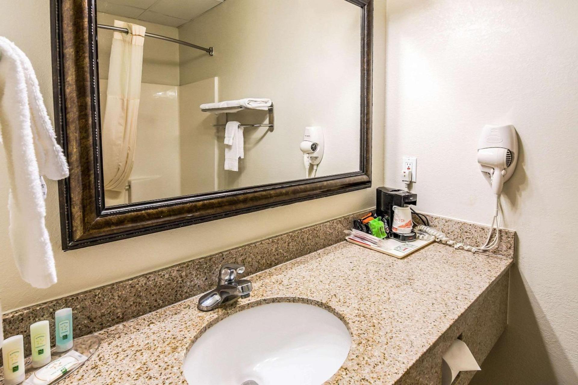 Quality Inn Alexander City photo 25
