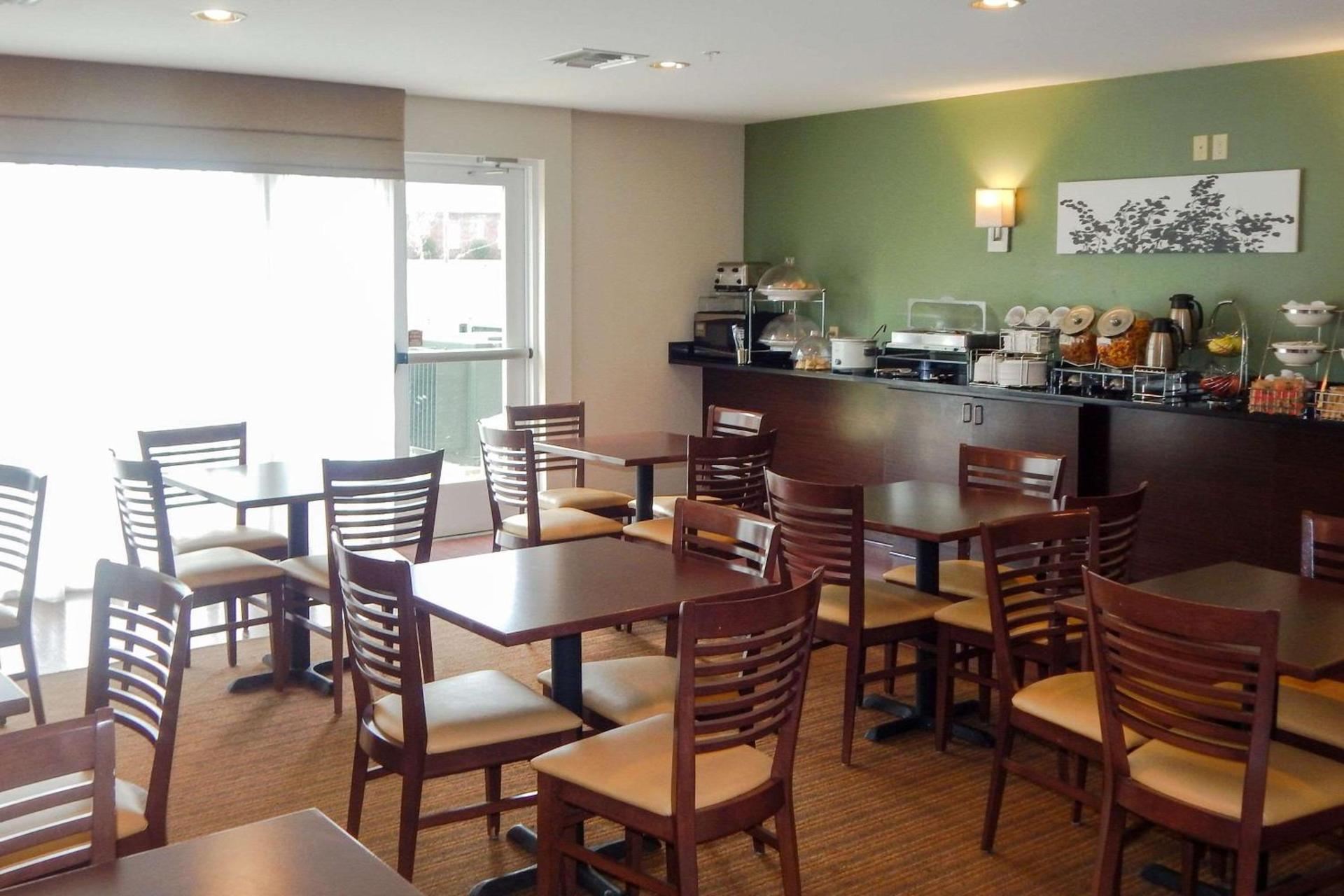 Sleep Inn & Suites Evergreen I-65 photo 28