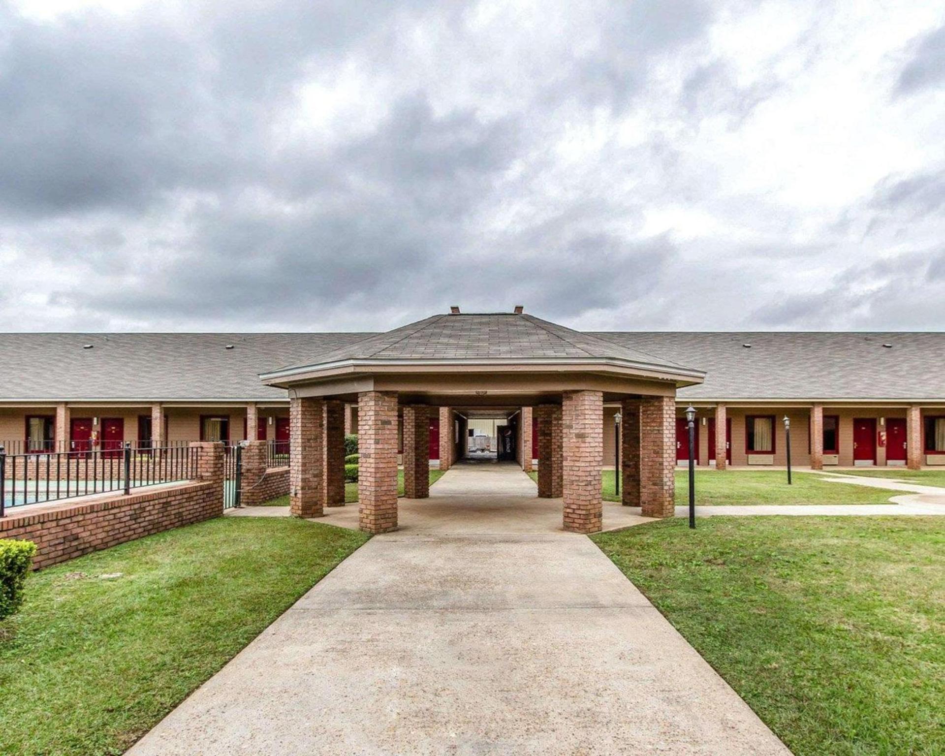 Econo Lodge Inn & Suites Enterprise photo 5