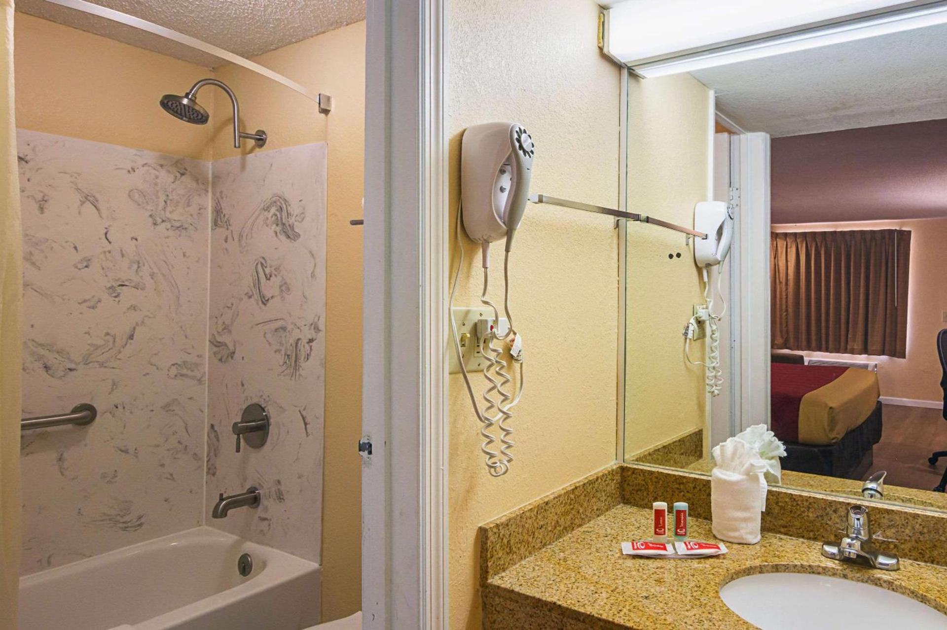Econo Lodge Oxford near Choccolocco Park photo 43