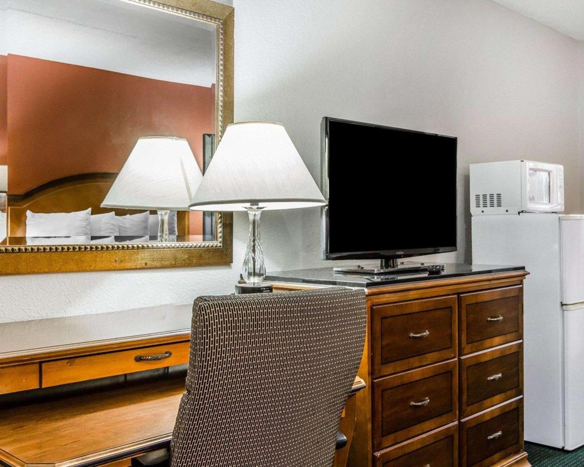 Econo Lodge Inn & Suites Enterprise photo 14
