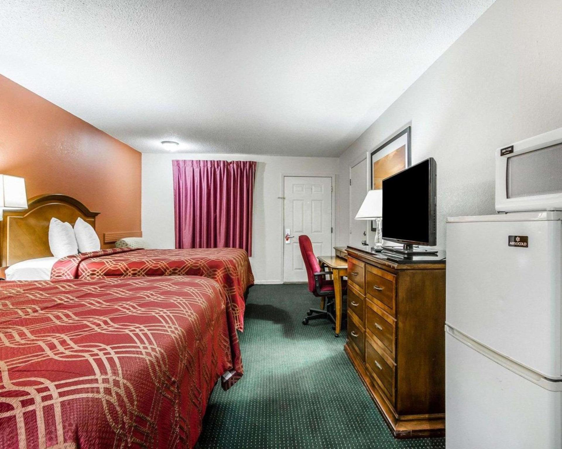 Econo Lodge Inn & Suites Enterprise photo 17