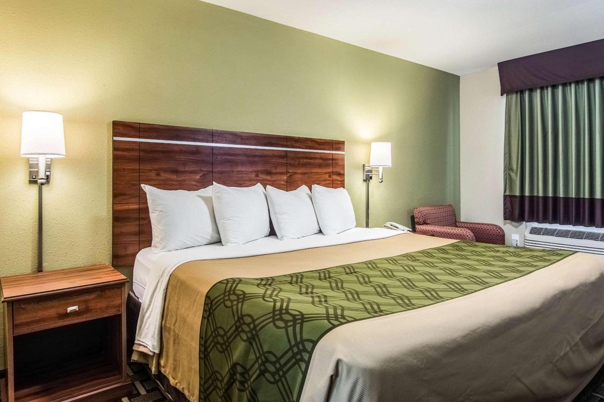 Econo Lodge Jasper photo 19