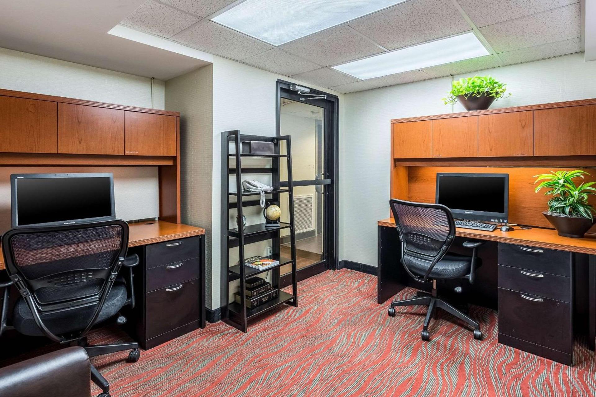 Clarion Pointe Huntsville Research Park photo 33