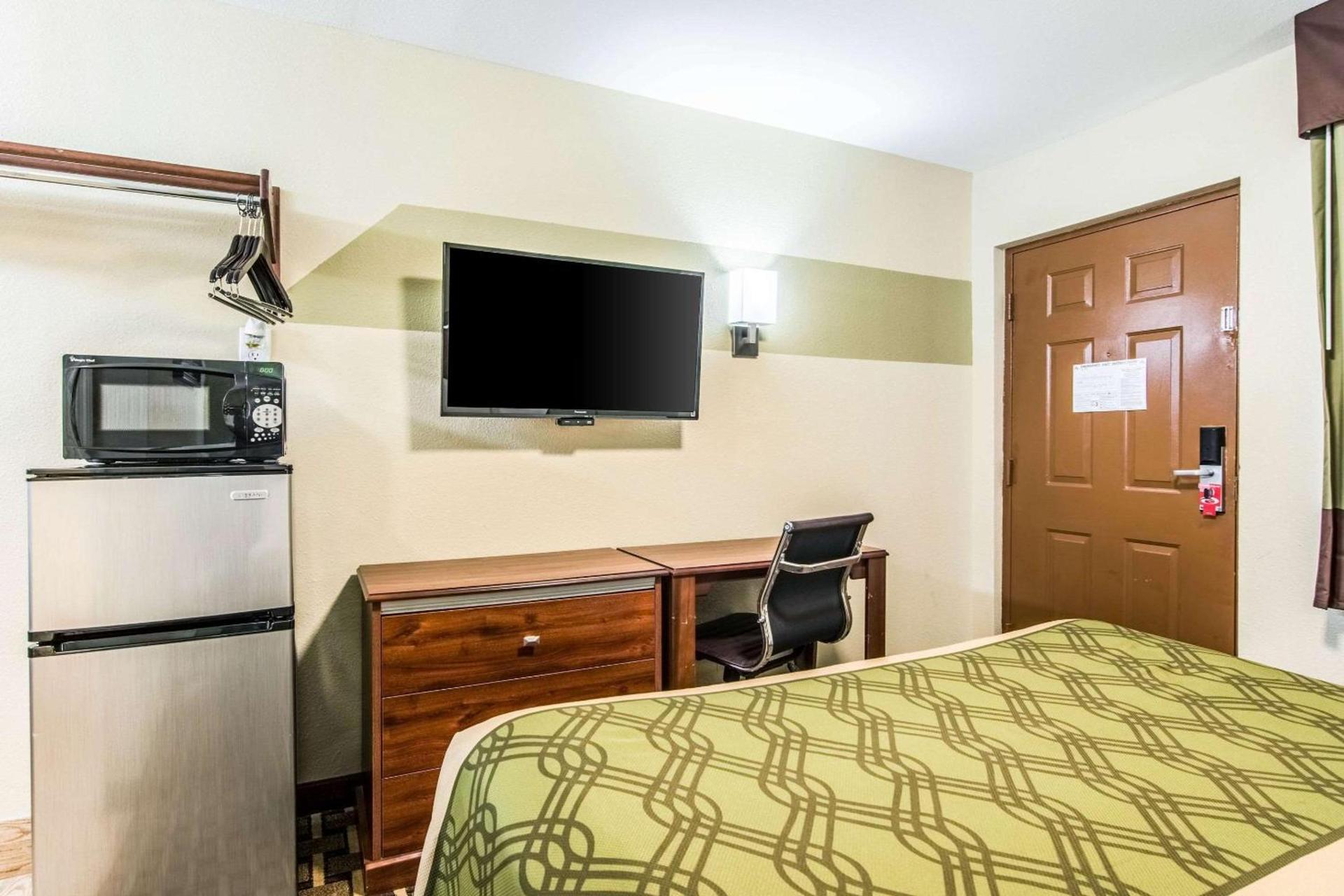 Econo Lodge Jasper photo 11
