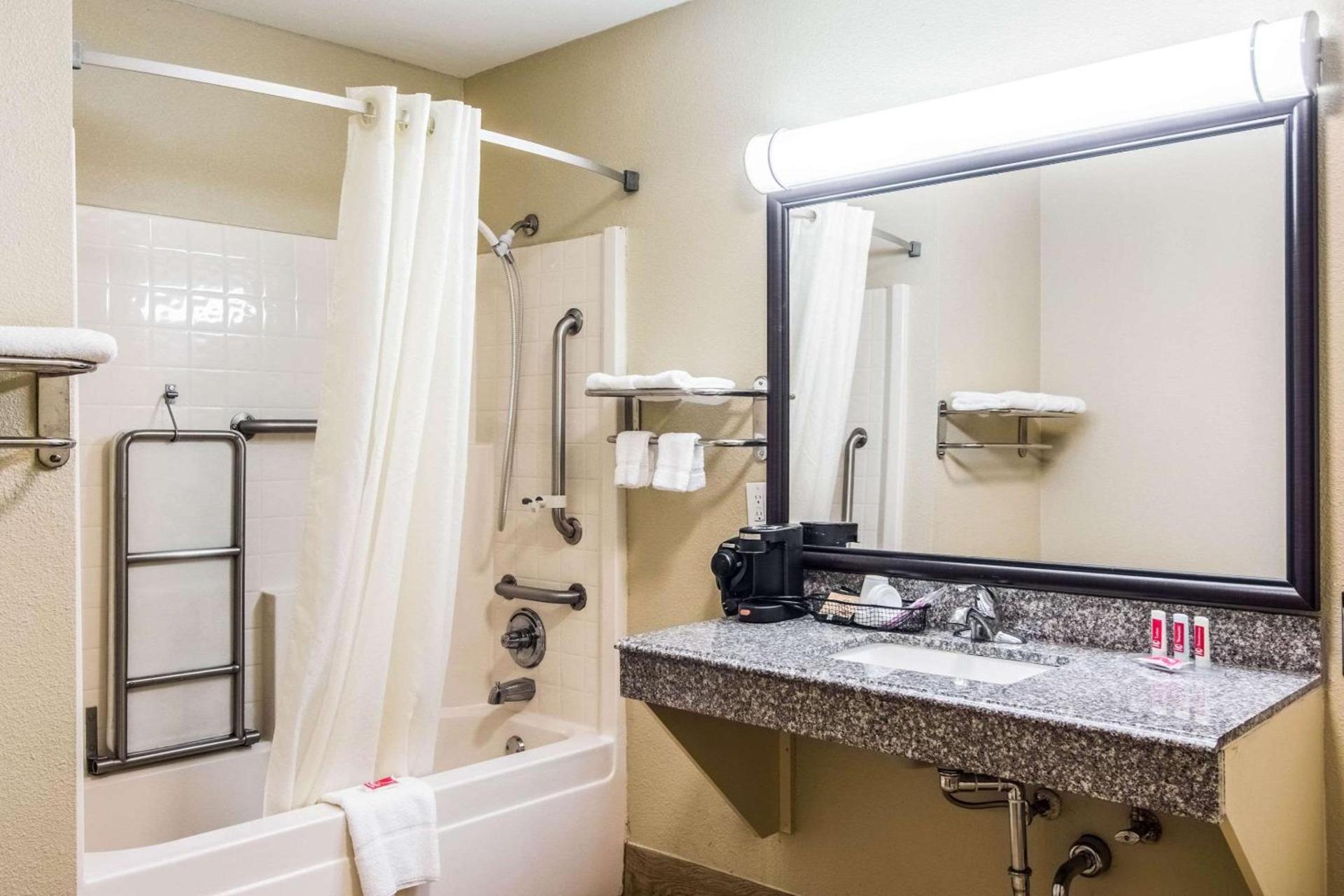 Econo Lodge Jasper photo 8