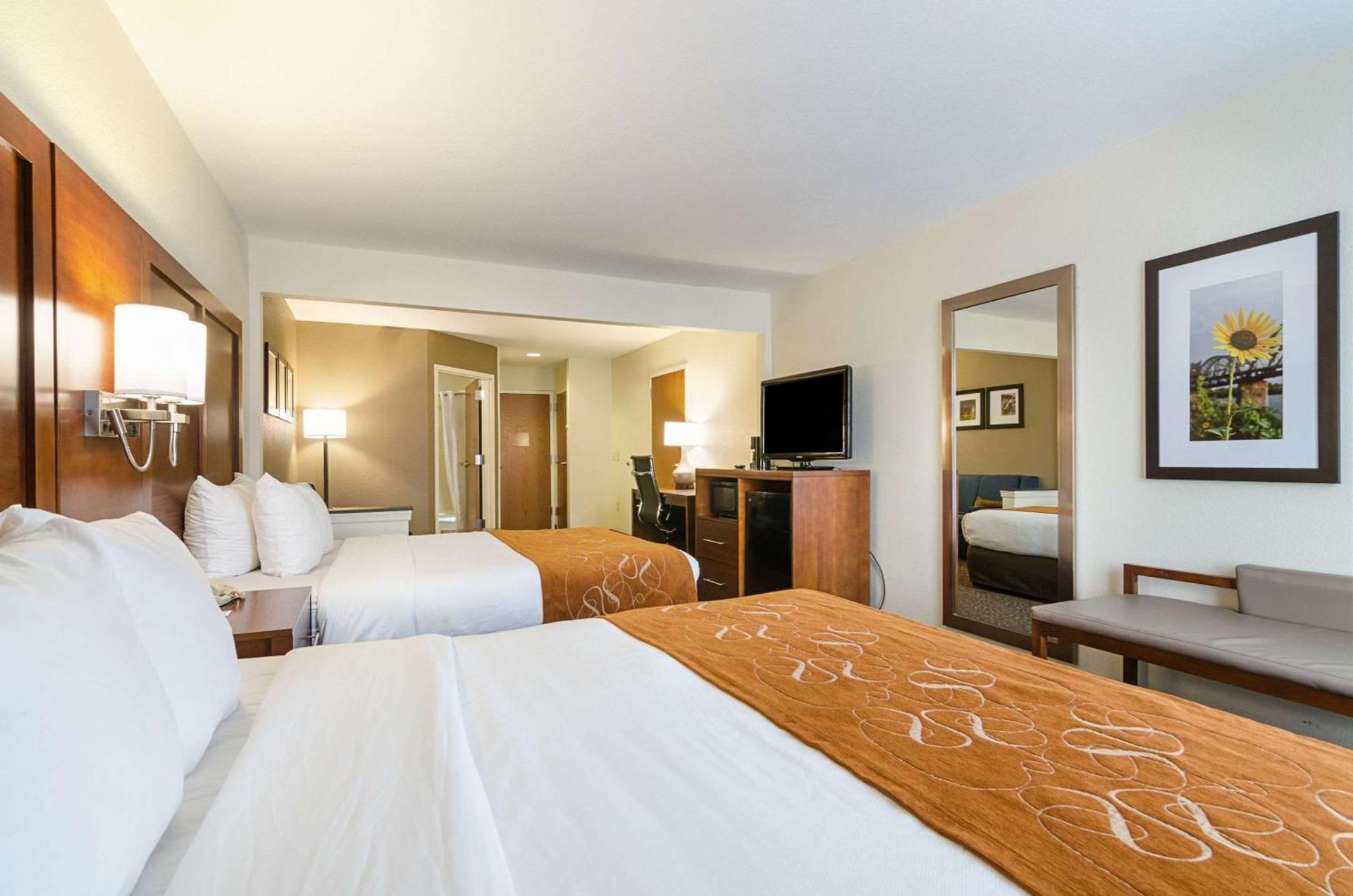Quality Suites Springdale West I-49 photo 44