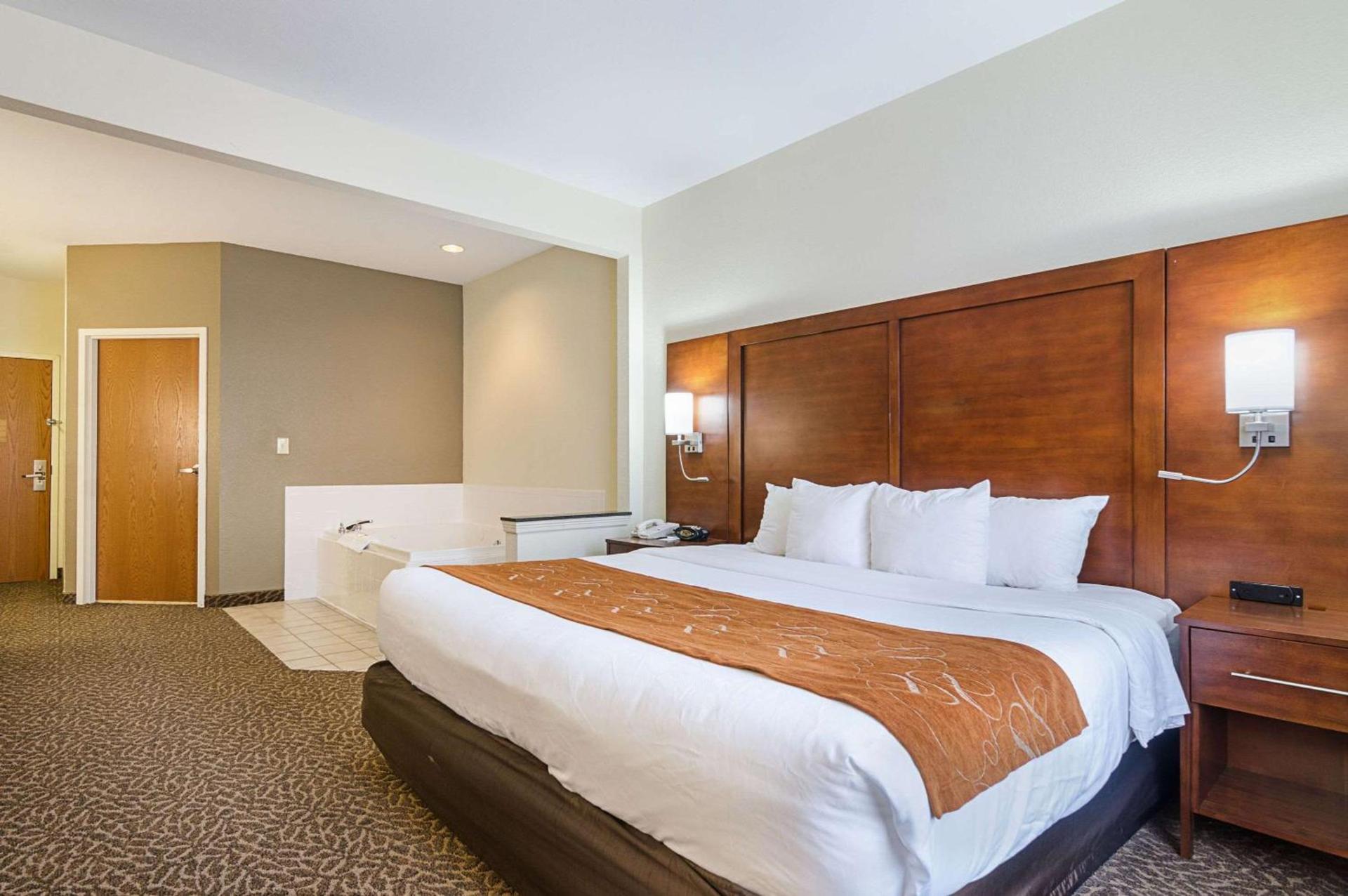 Quality Suites Springdale West I-49 photo 21