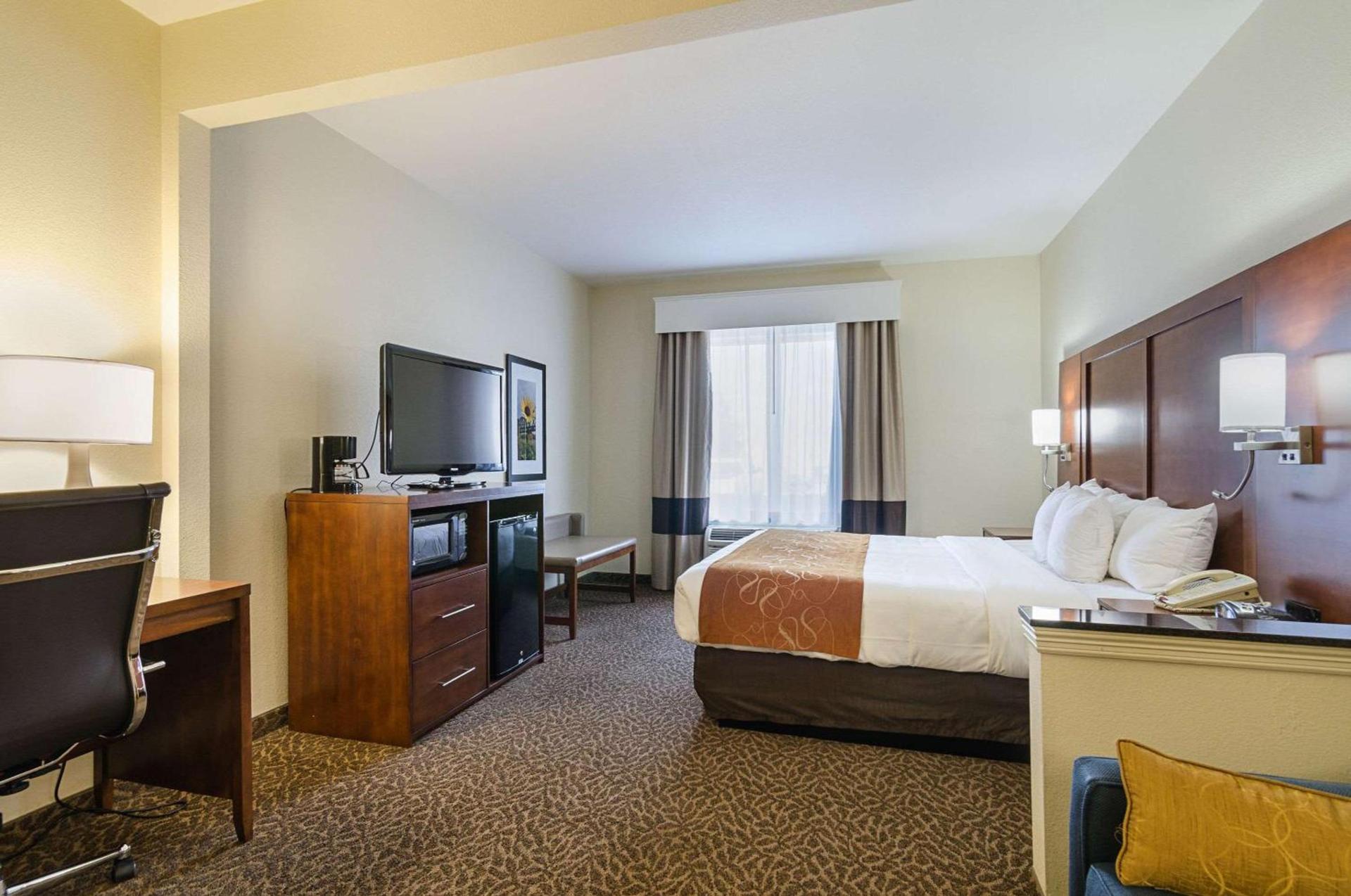 Quality Suites Springdale West I-49 photo 24
