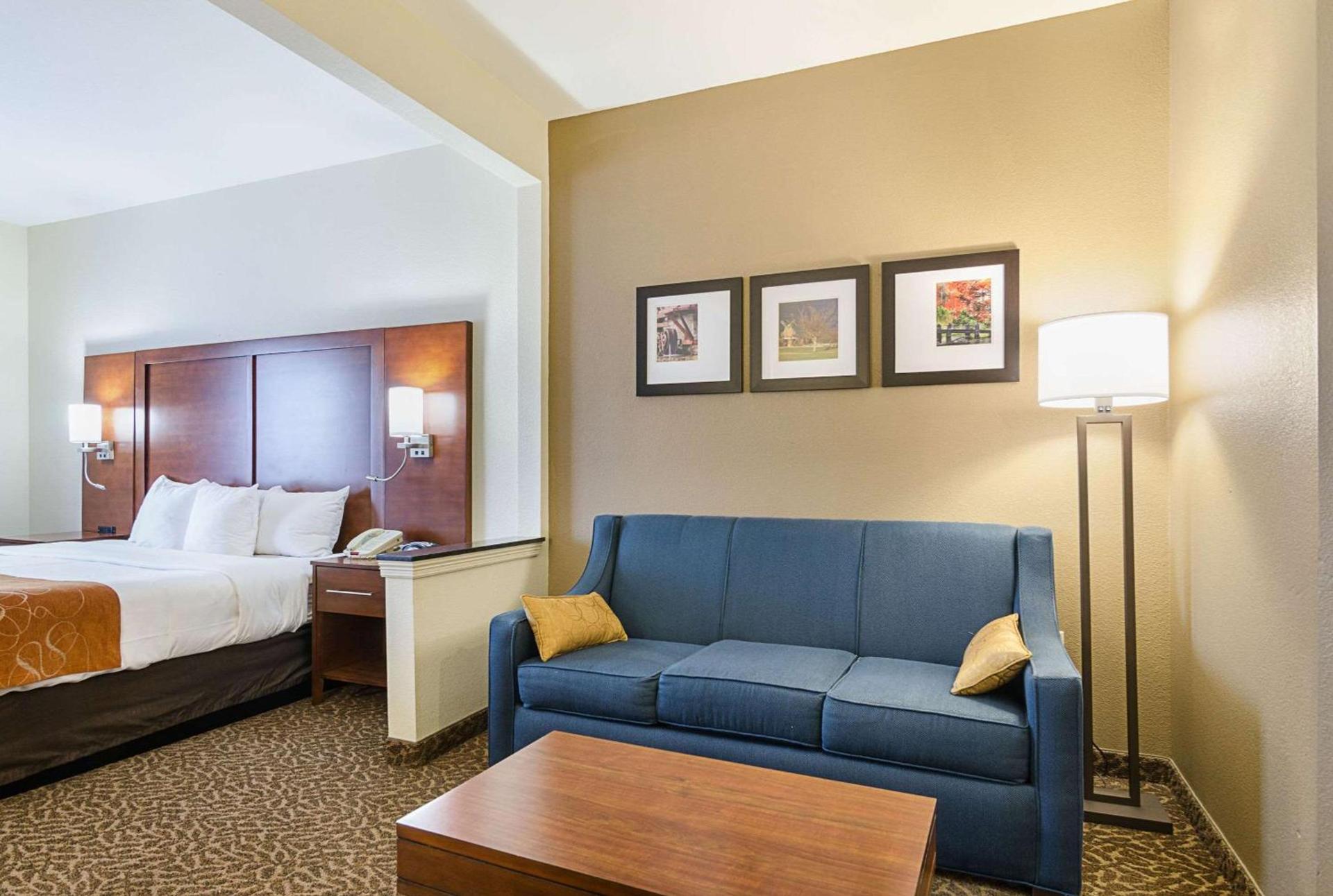 Quality Suites Springdale West I-49 photo 39