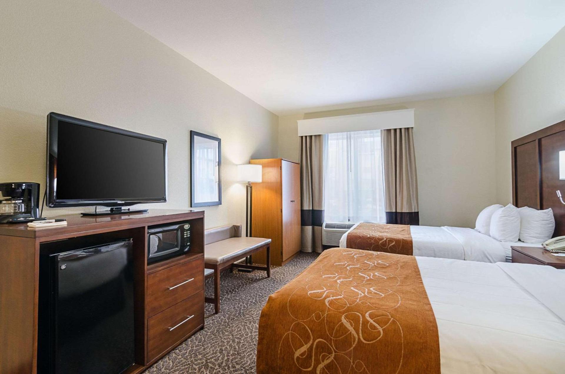 Quality Suites Springdale West I-49 photo 42
