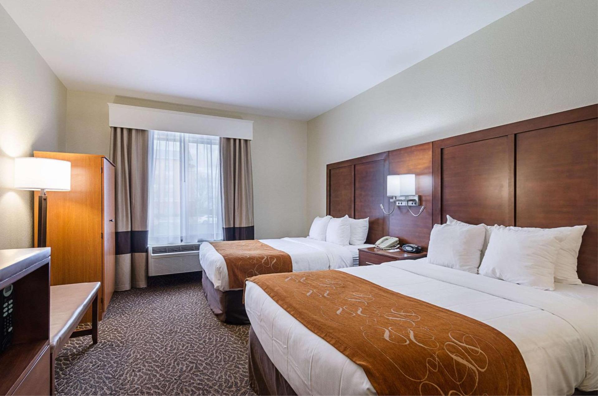 Quality Suites Springdale West I-49 photo 23