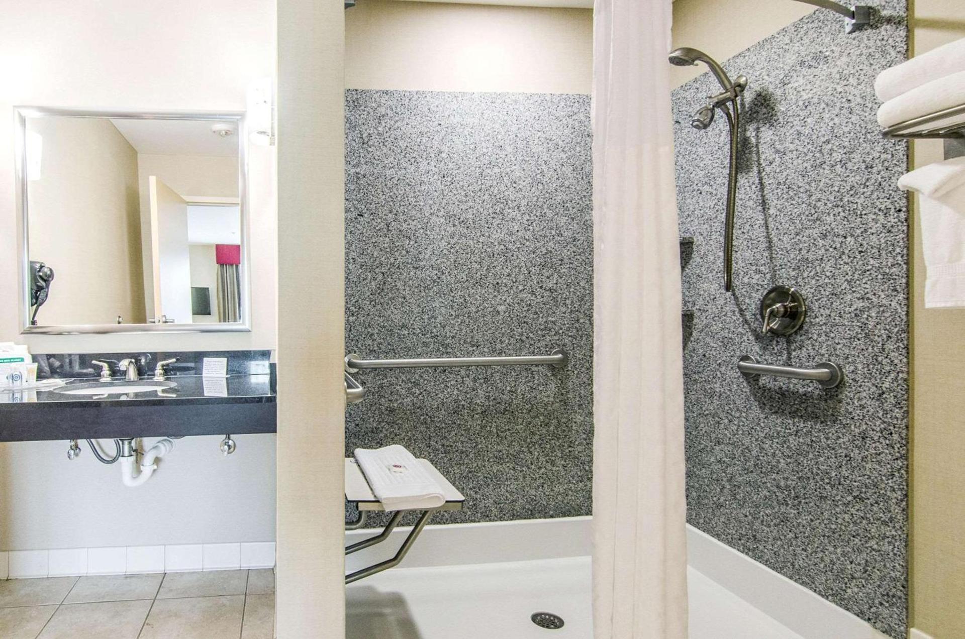 Comfort Suites Bentonville - Rogers photo 14