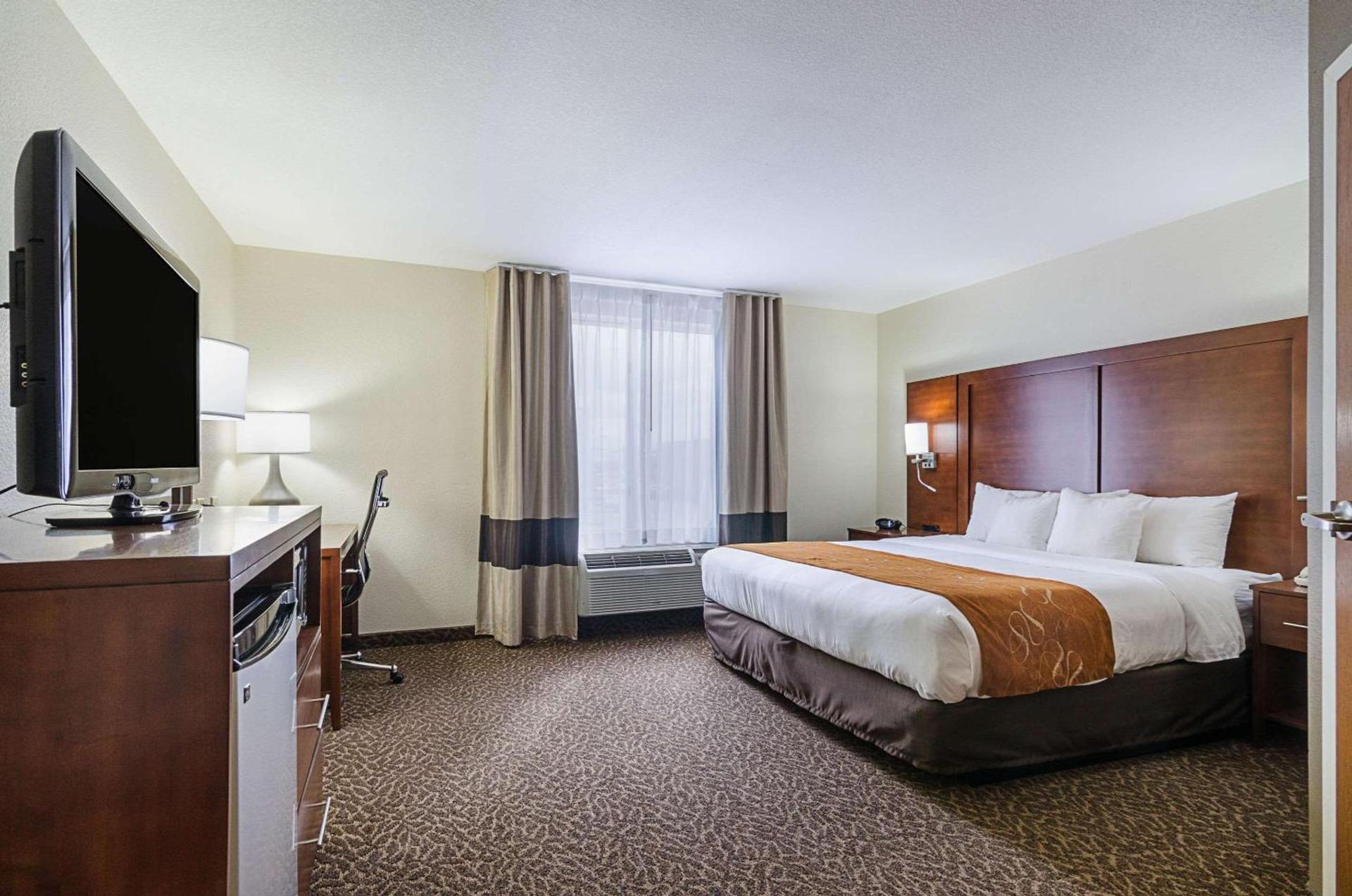 Quality Suites Springdale West I-49 photo 36