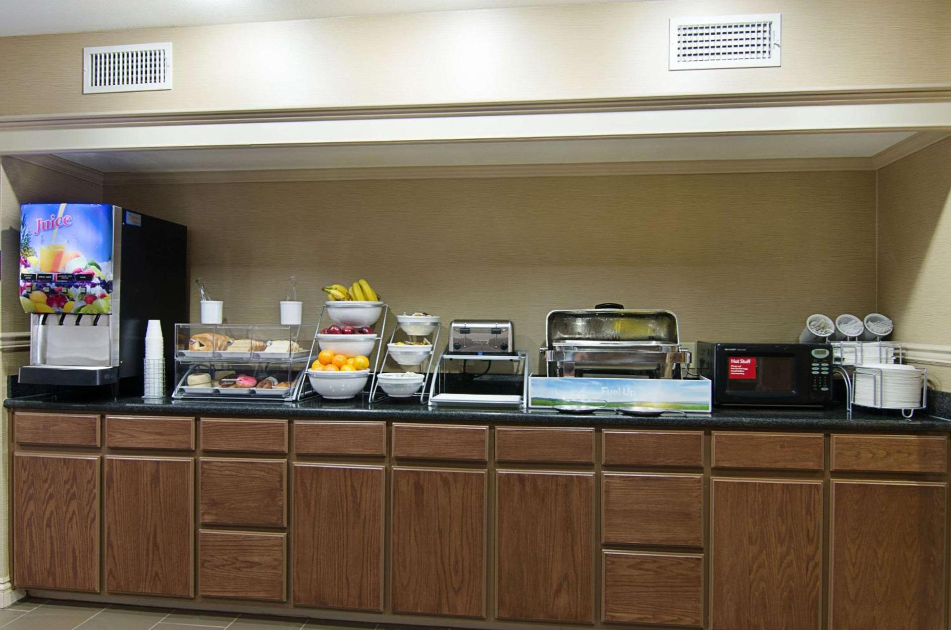 Quality Suites Springdale West I-49 photo 15