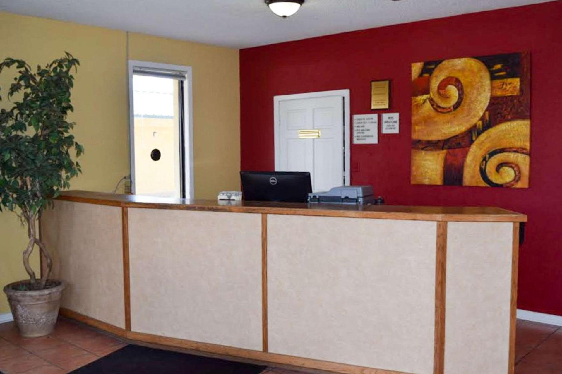 Econo Lodge Jonesboro photo 34