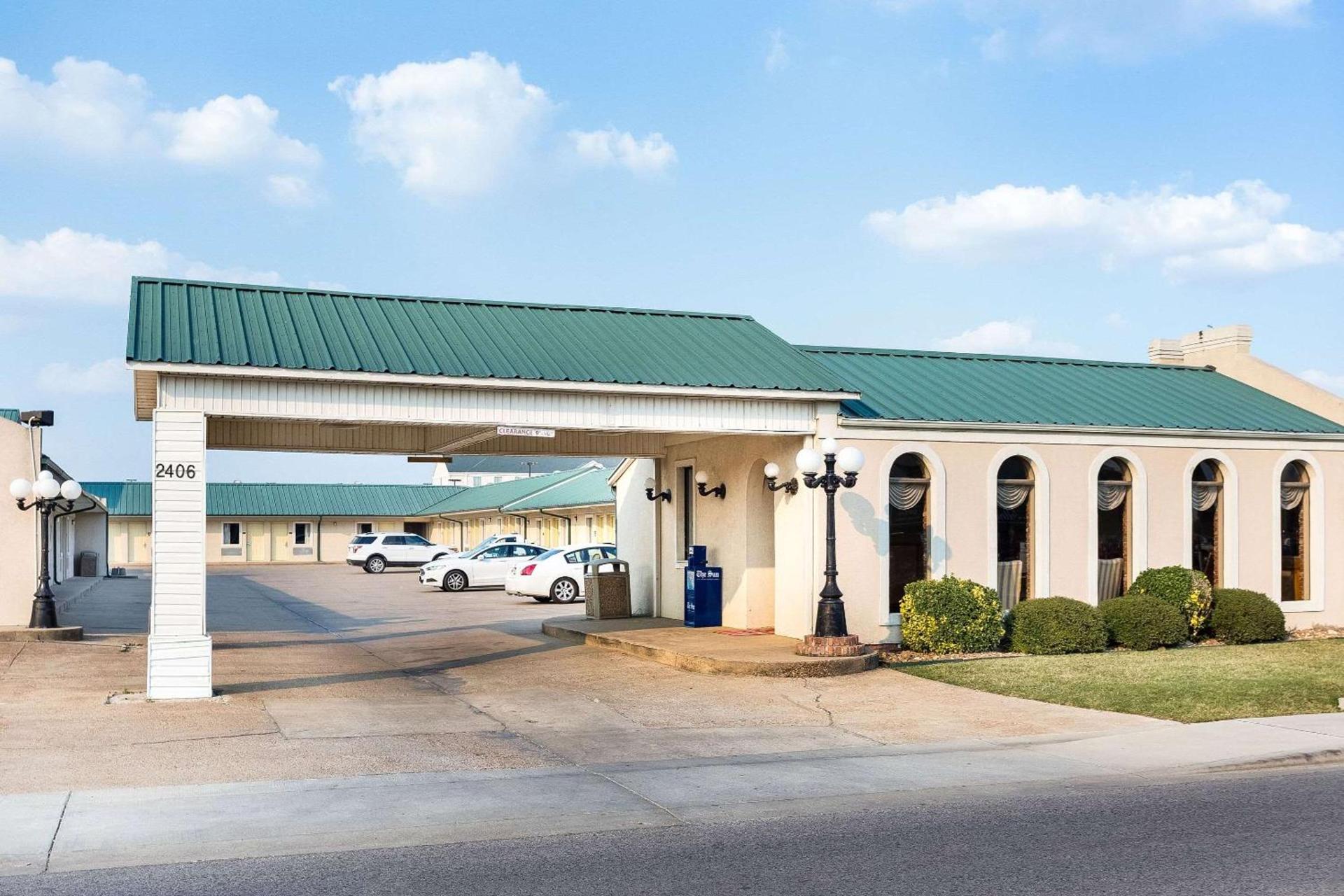 Econo Lodge Jonesboro photo 32