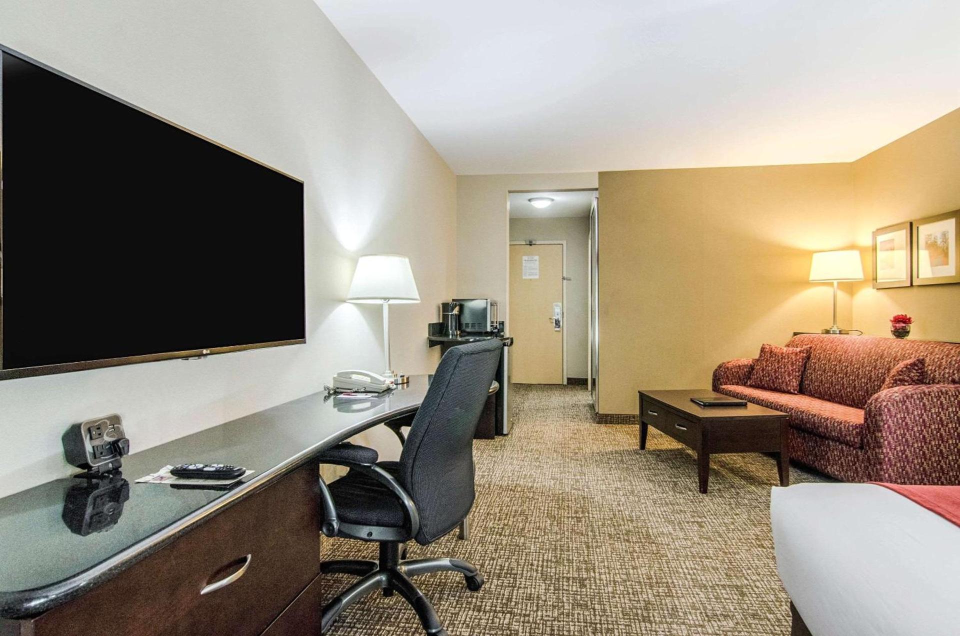 Comfort Suites Bentonville - Rogers photo 13
