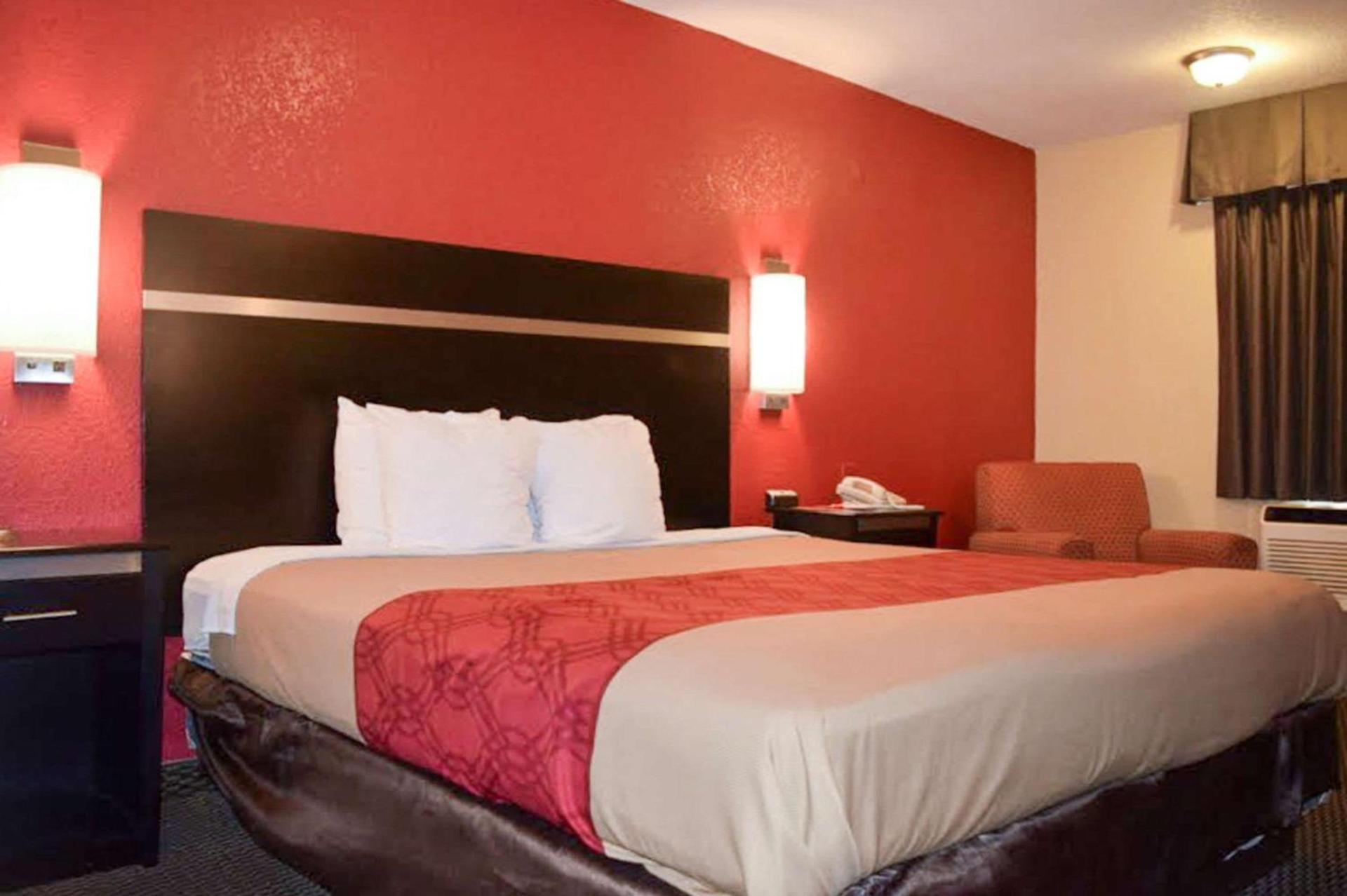 Econo Lodge Jonesboro photo 31
