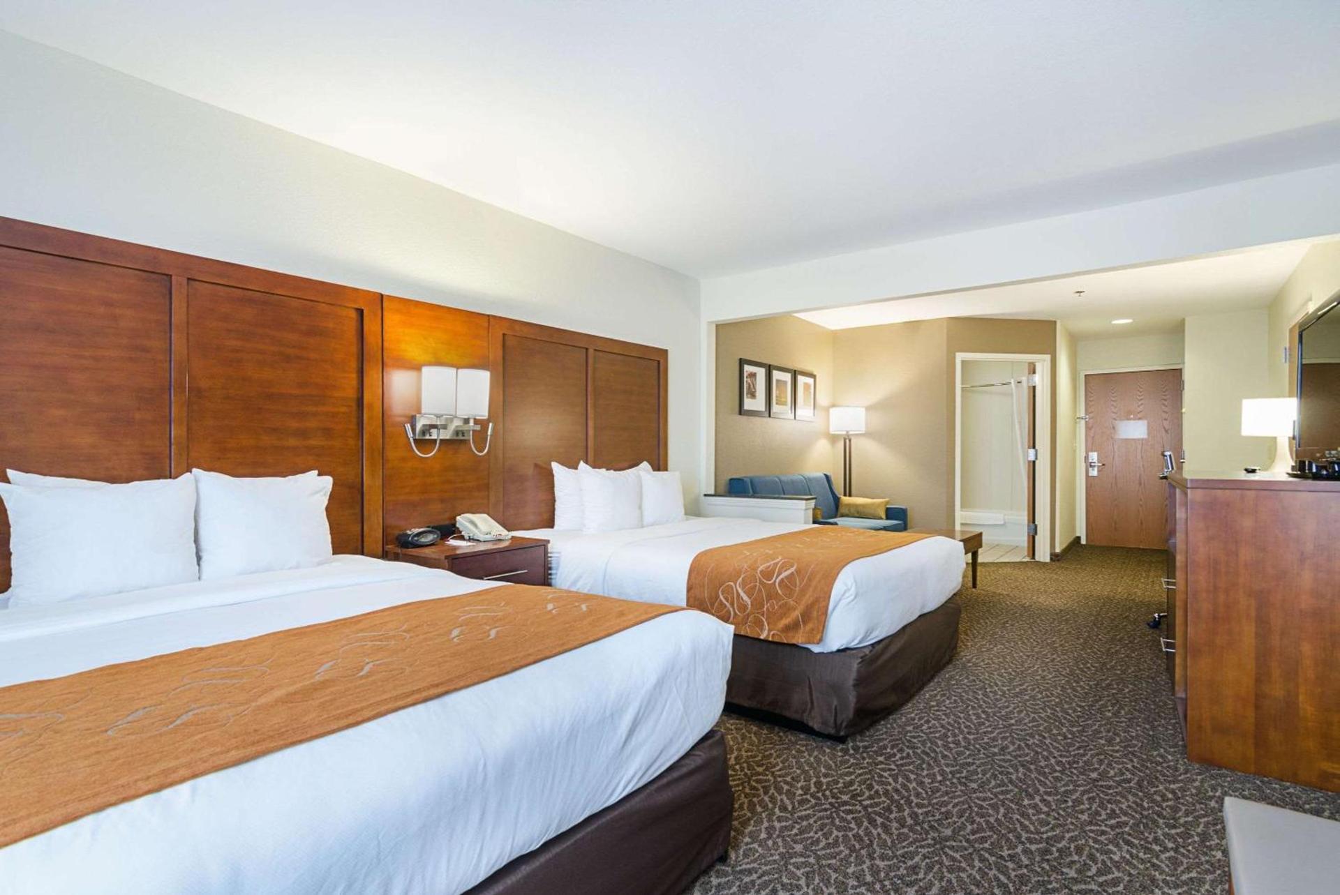 Quality Suites Springdale West I-49 photo 22