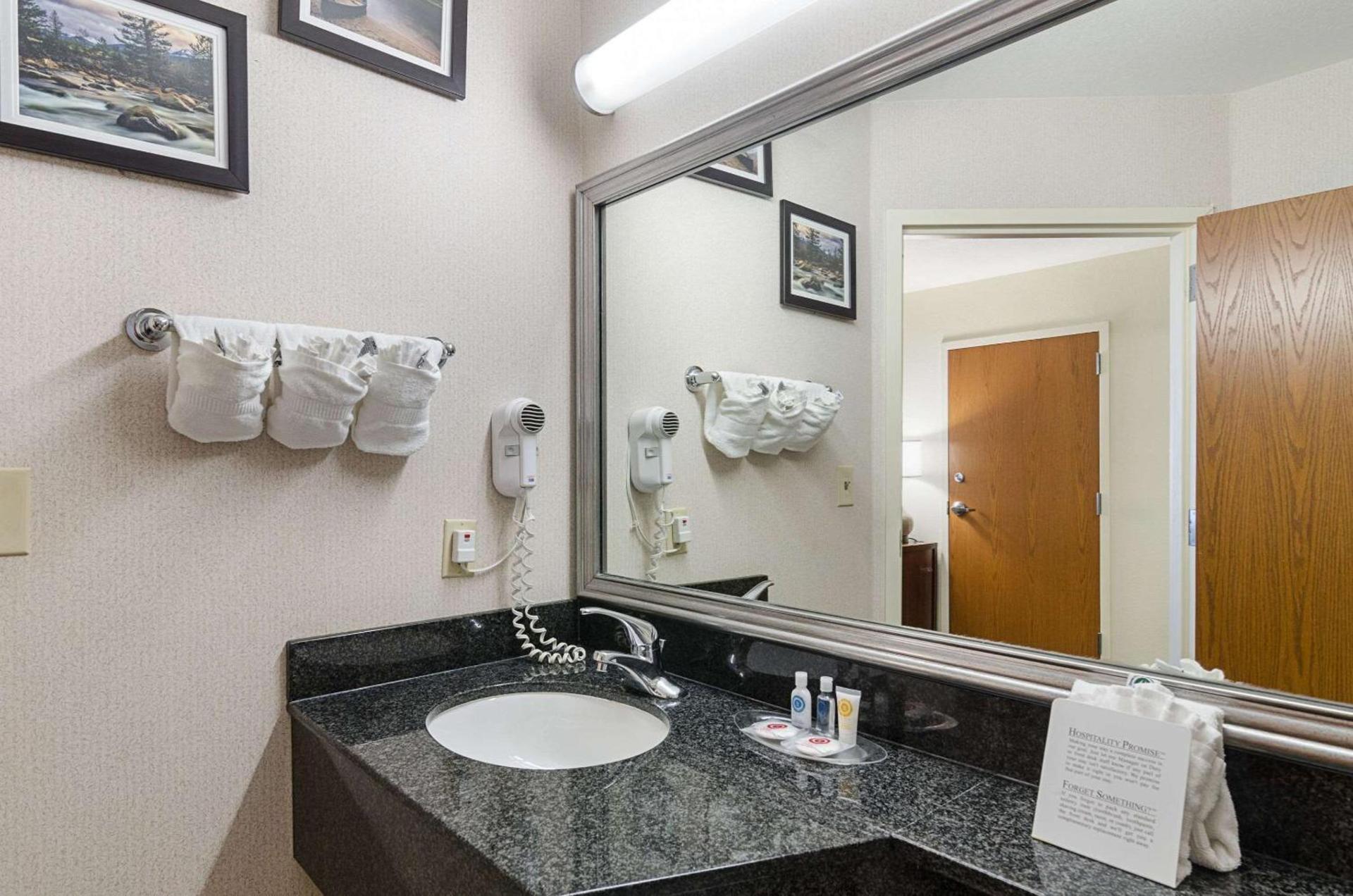 Quality Suites Springdale West I-49 photo 17