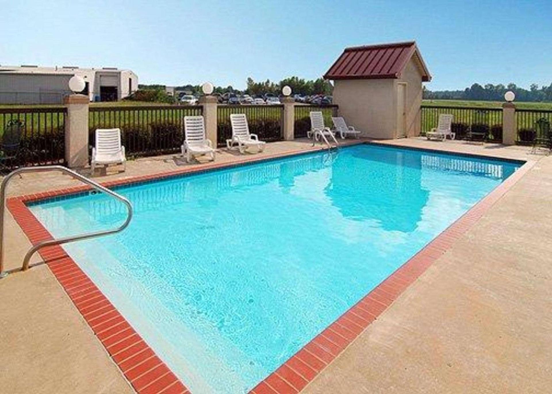 Quality Inn & Suites Pine Bluff photo 15