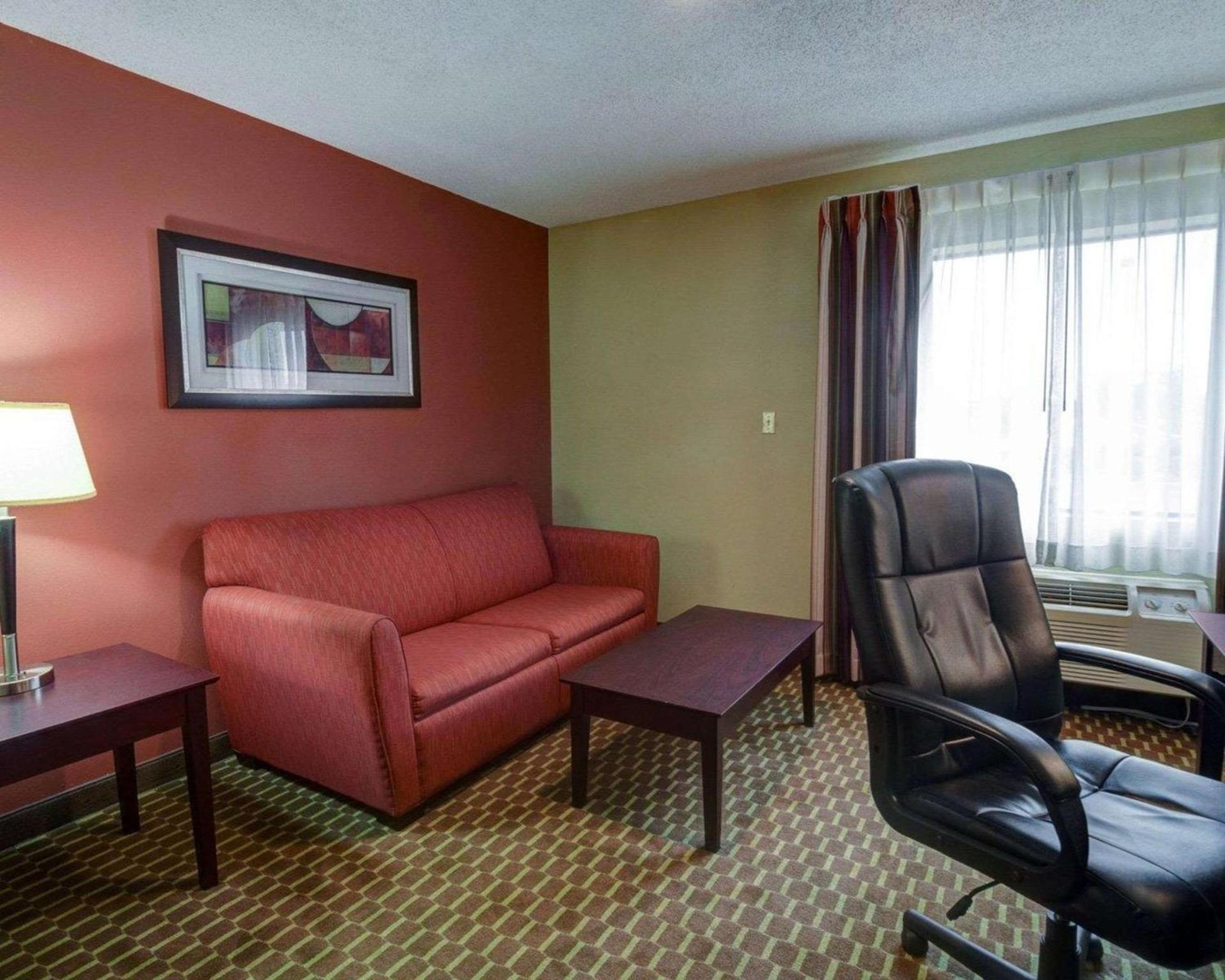 Quality Inn & Suites Pine Bluff photo 14