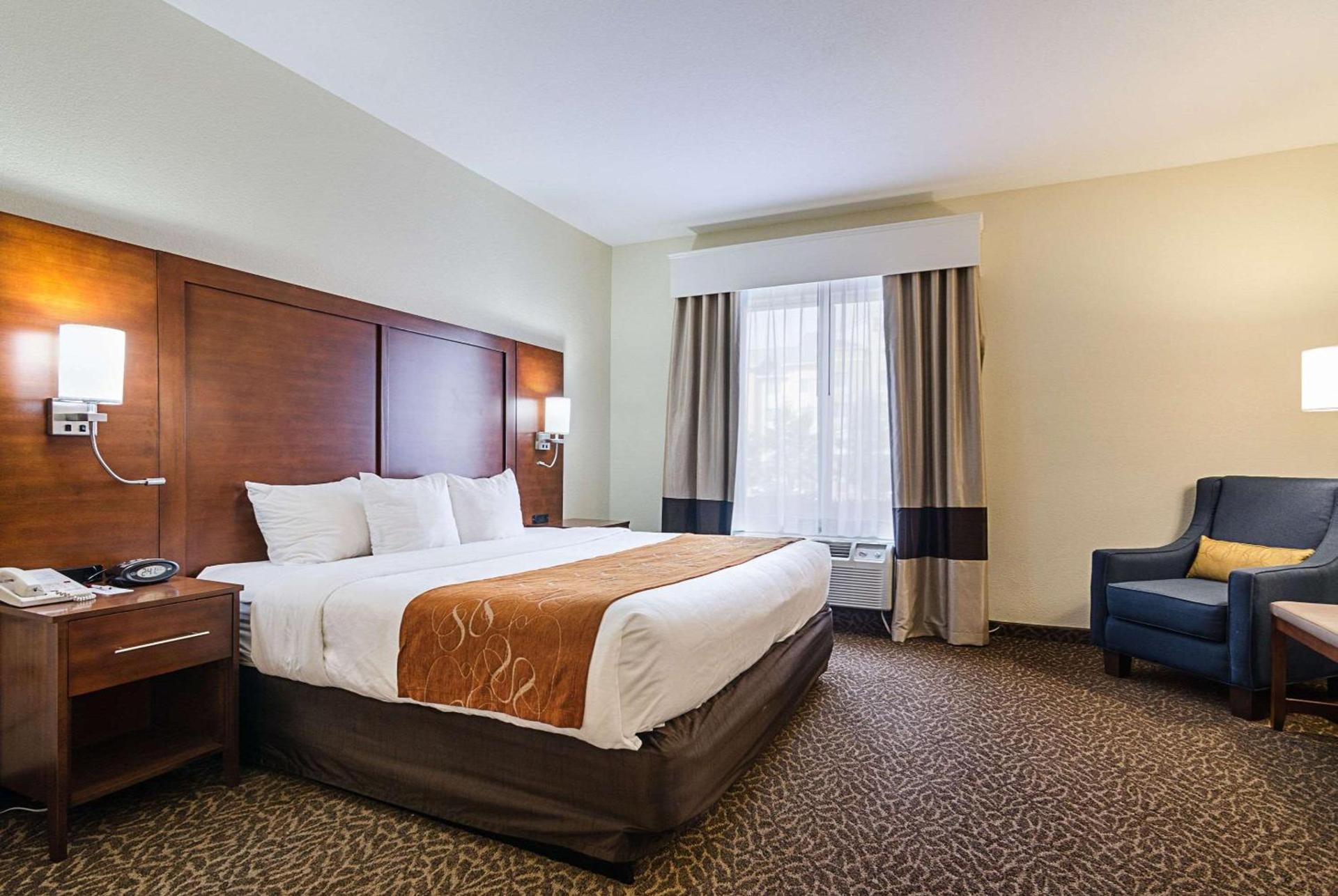 Quality Suites Springdale West I-49 photo 5