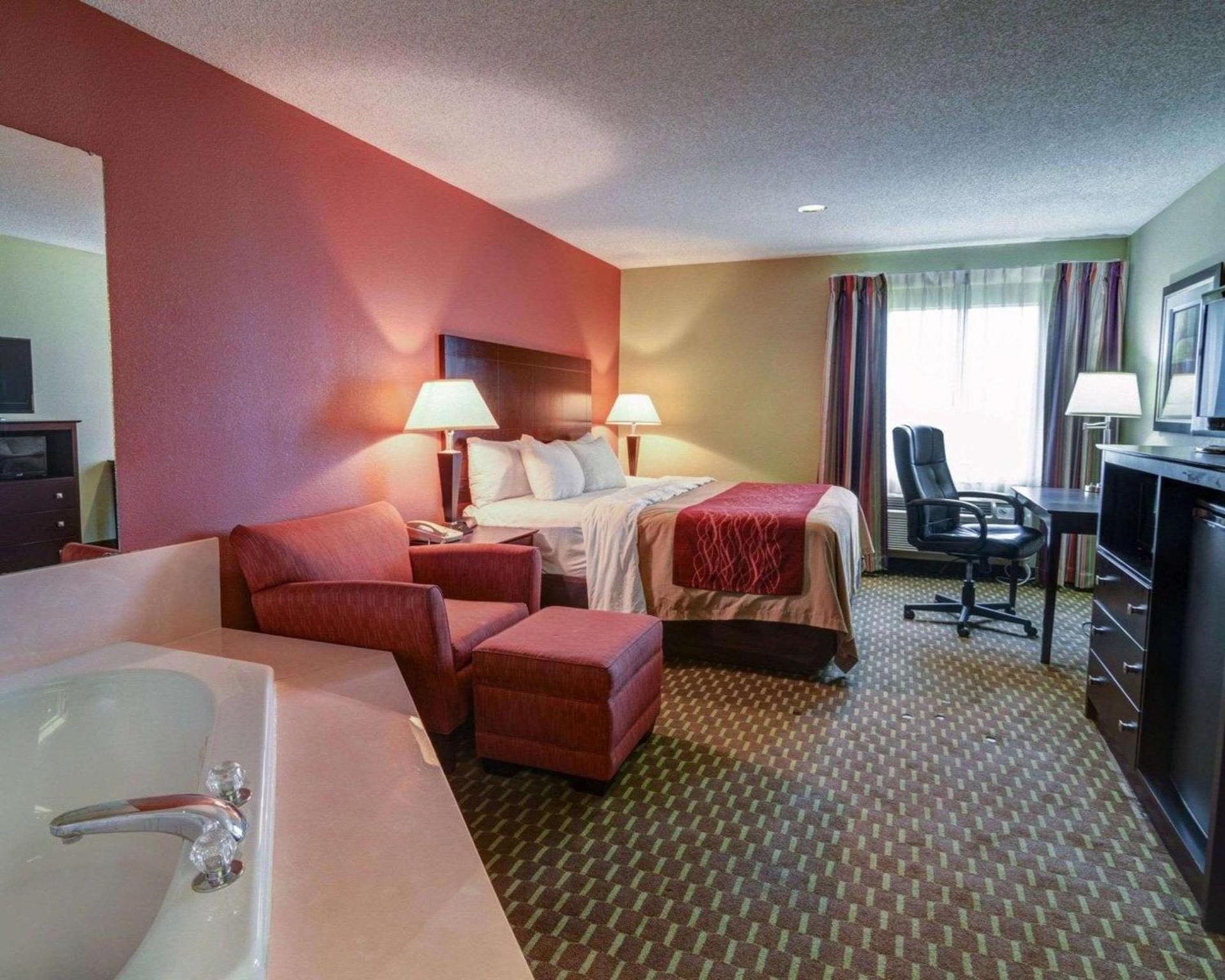 Quality Inn & Suites Pine Bluff photo 8