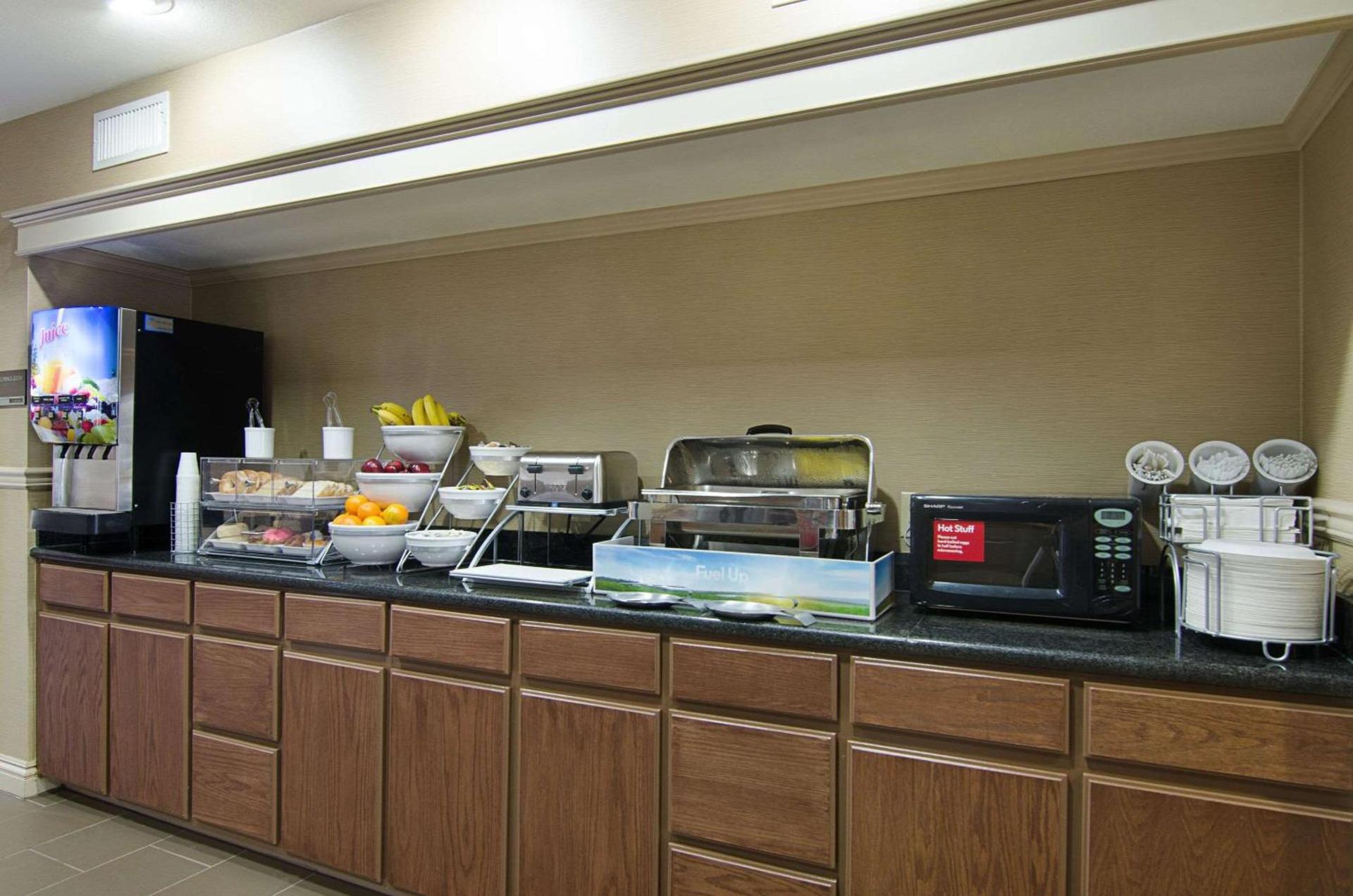 Quality Suites Springdale West I-49 photo 26