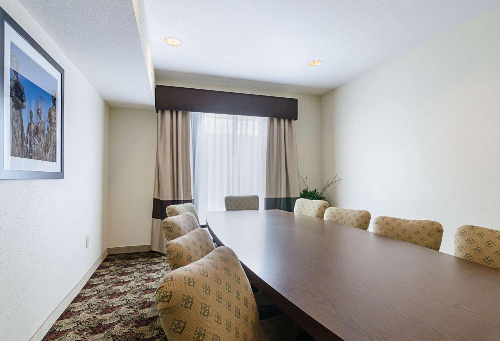 Quality Suites Springdale West I-49 photo 38